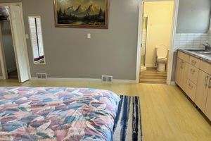 Alquiler Vacacional - Private Suite at Coquitlam Center! 5 min walk to Skytrain & Mall