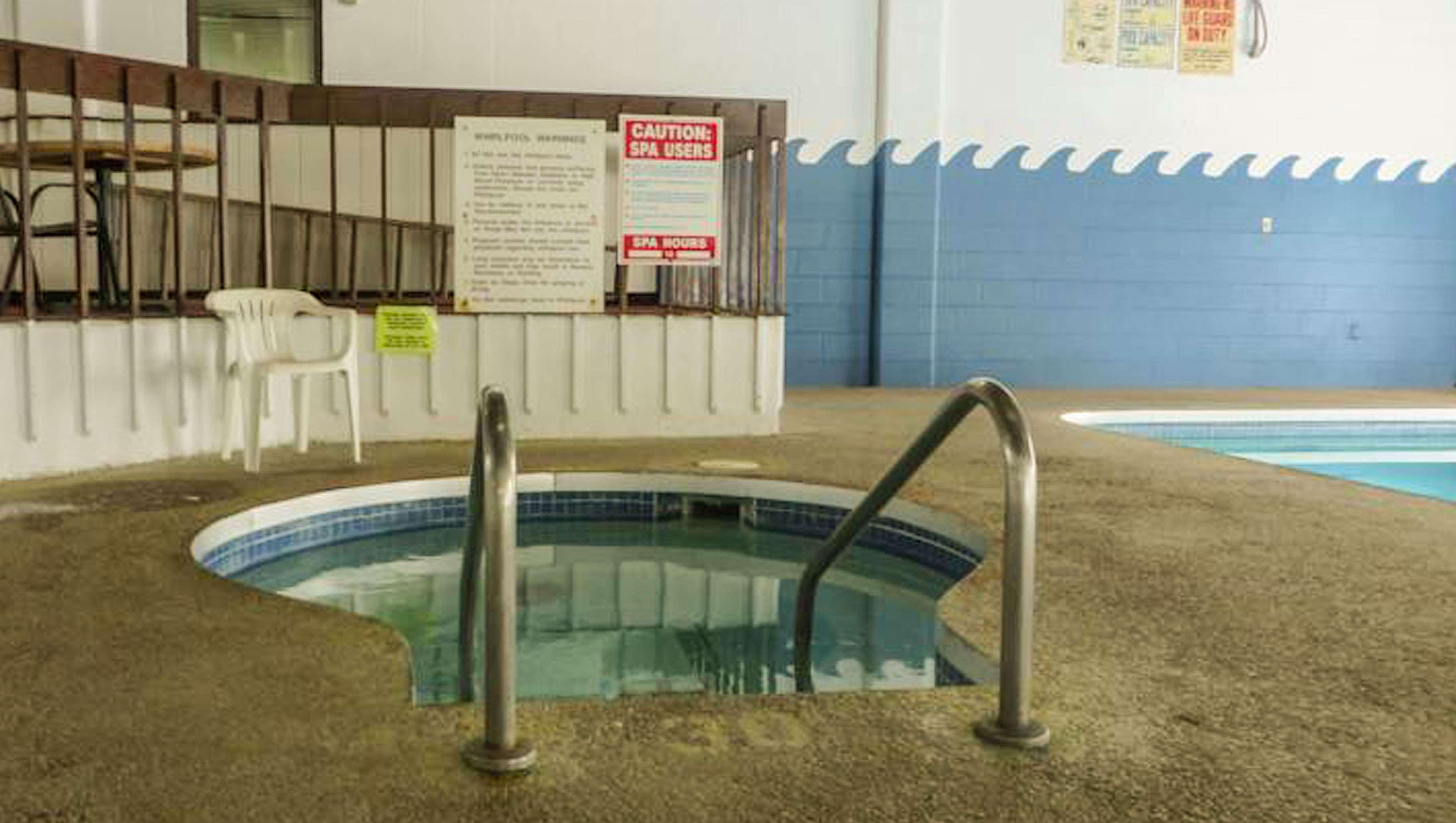 Vista Piscina Voyageur Inn And Conference Center