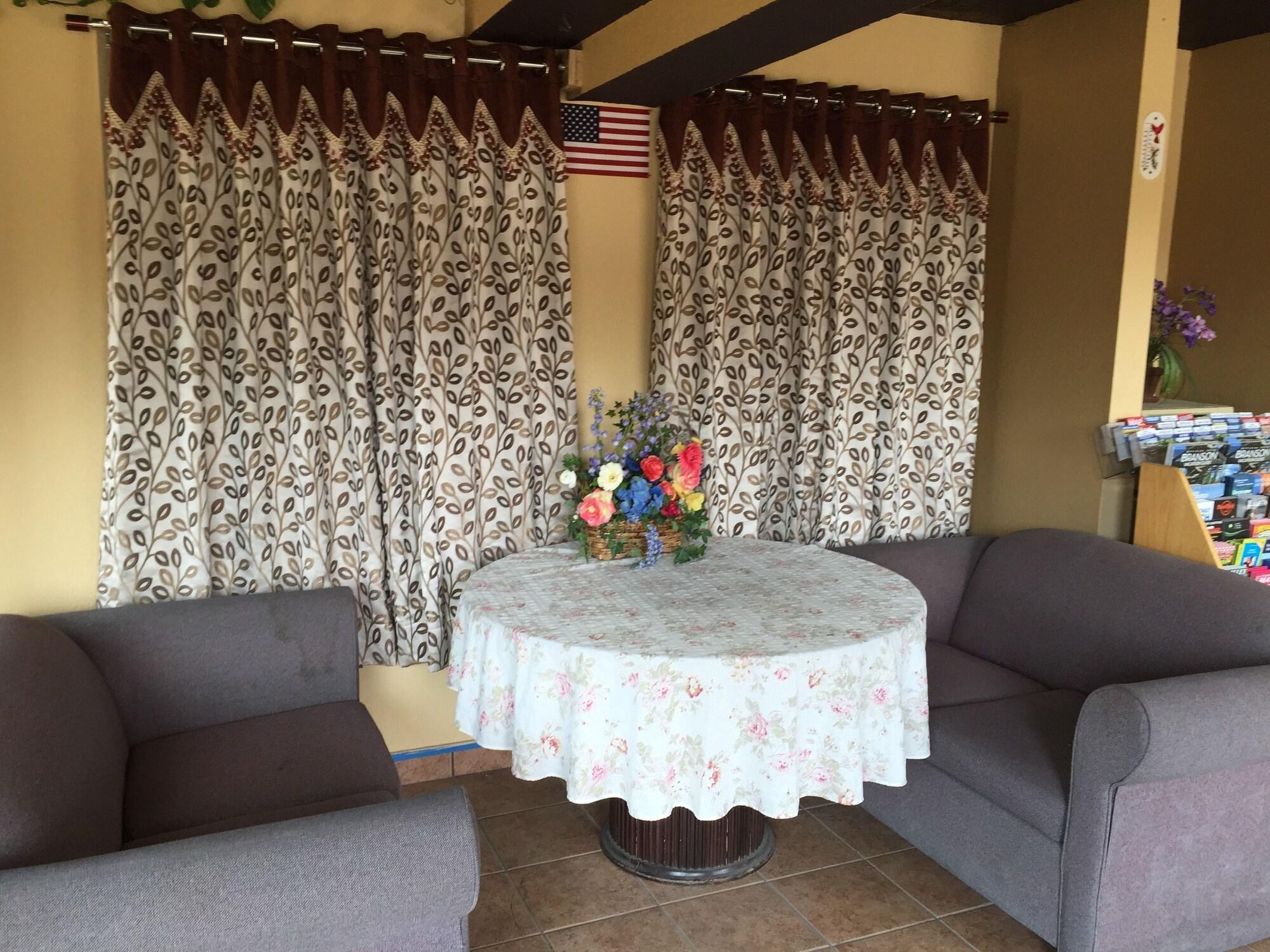 Varios First Western Inn
