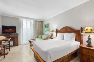 Alojamiento - Spacious high ceiling studio w/FREE PARKING! in Central Waikiki, Luana Hotel