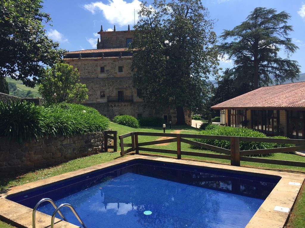 Vista Piscina Abba Palacio de Soñanes
