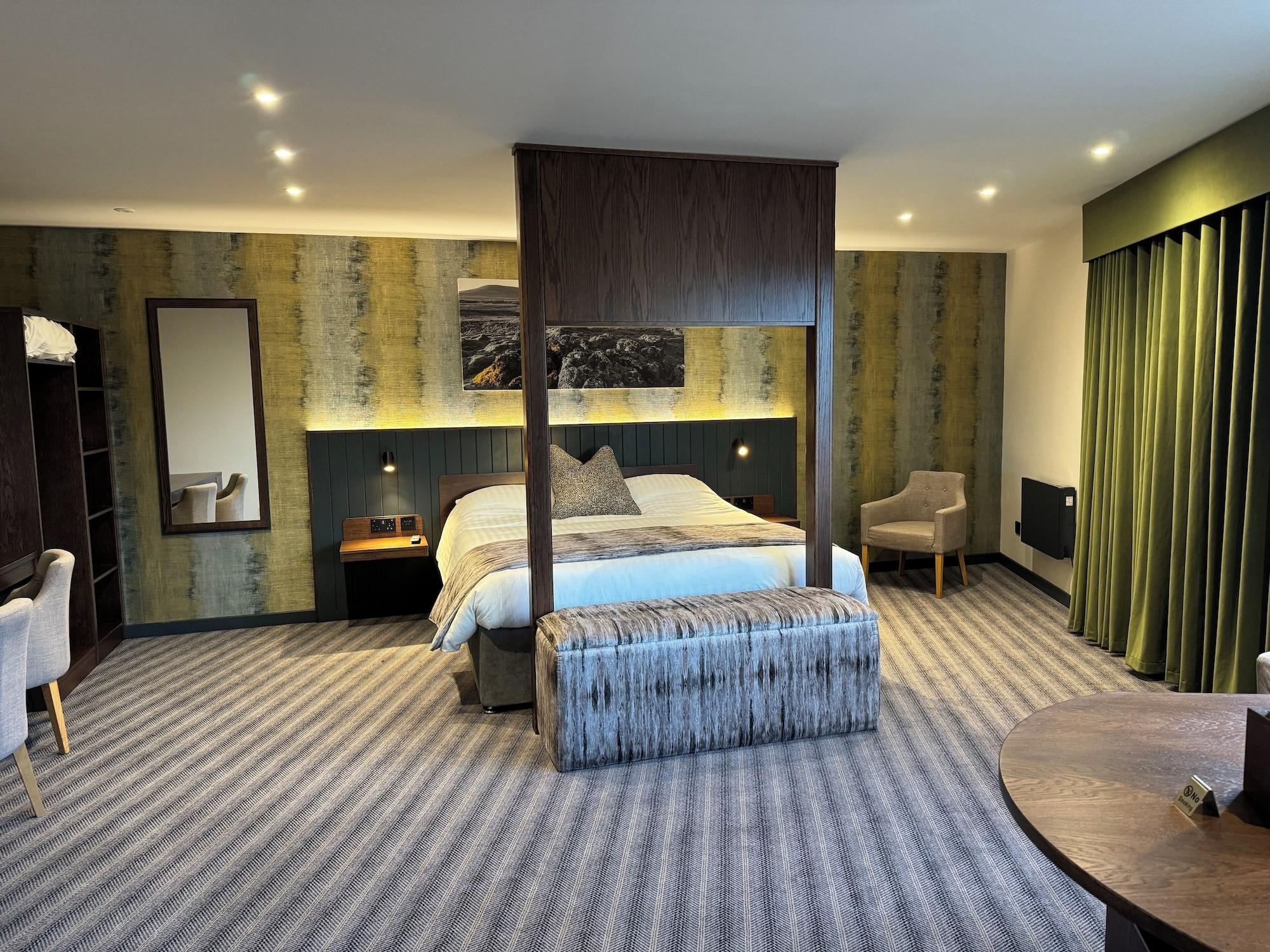 Varios Hotel Nineteen