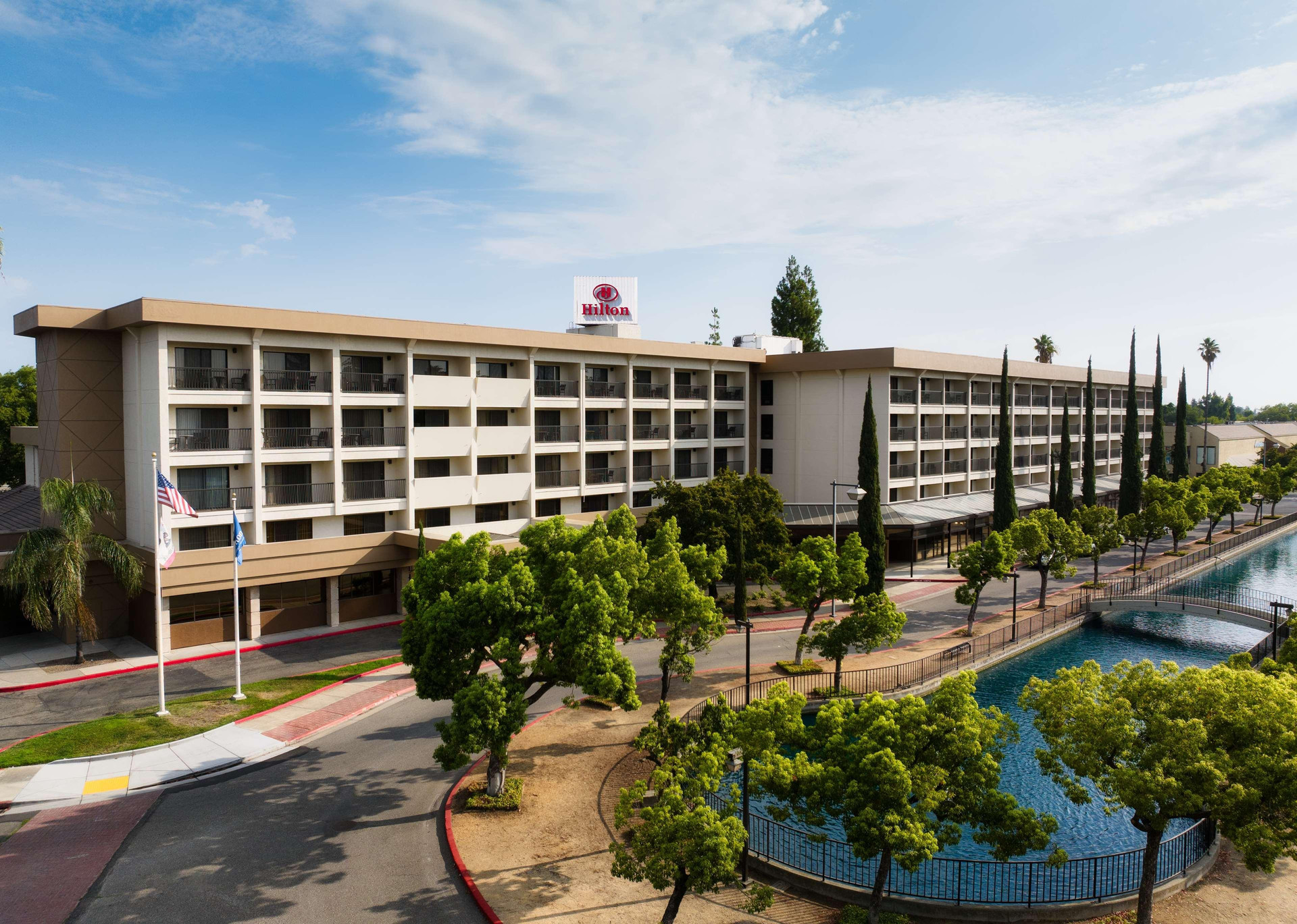 Vista Exterior Hilton Stockton