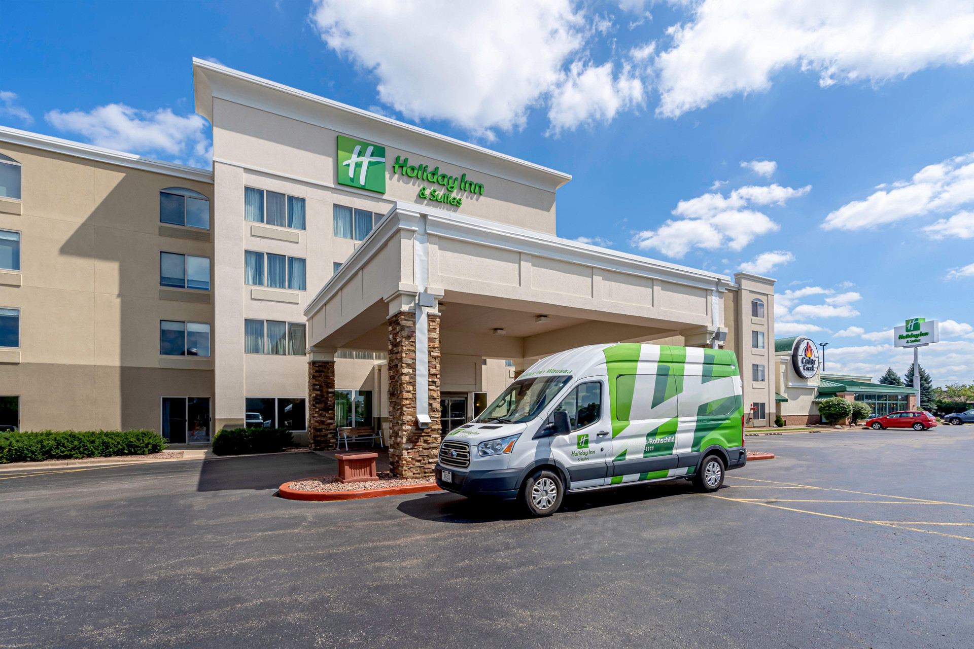 Vista Lobby Holiday Inn & Suites Wausau-Rothschild