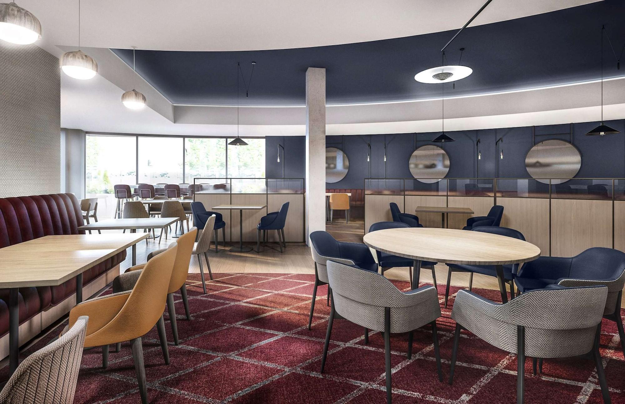 Vista Lobby Hyatt Place London Heathrow Airport