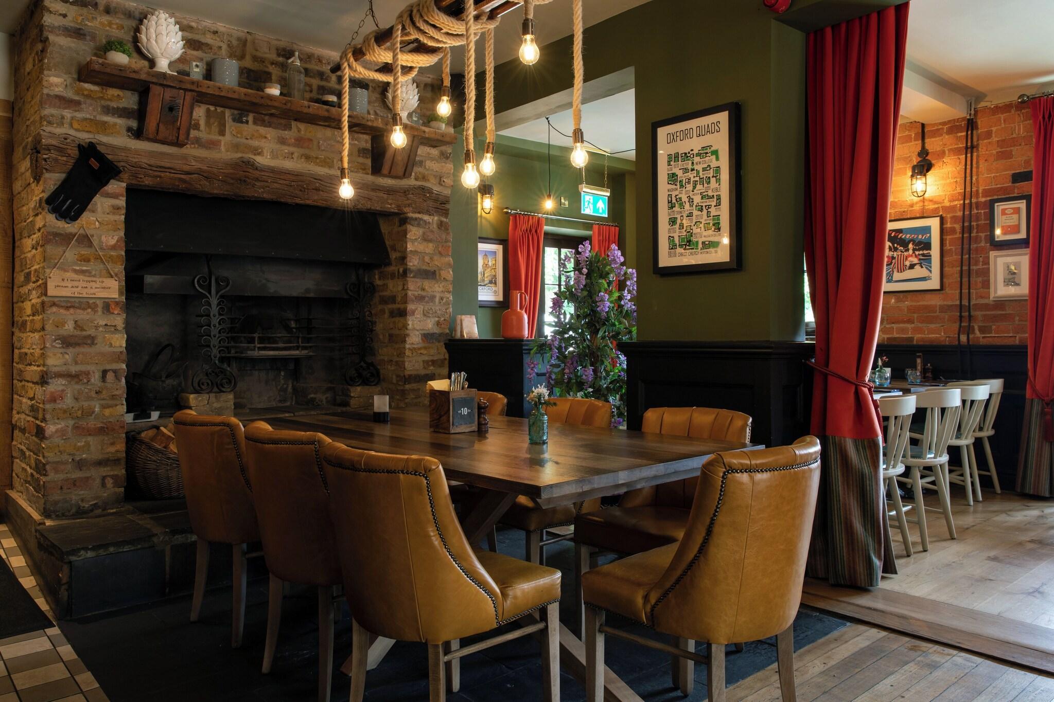 Bar/Salón The Head of the River