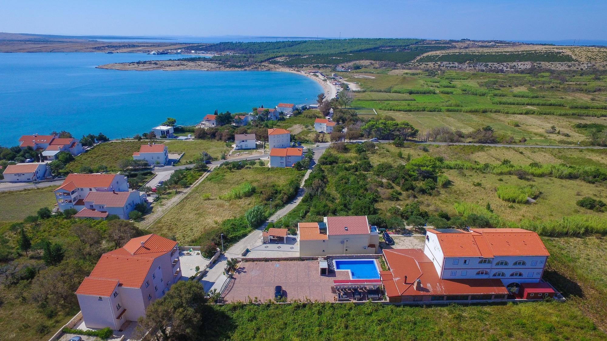 Vista Exterior Vila Caska