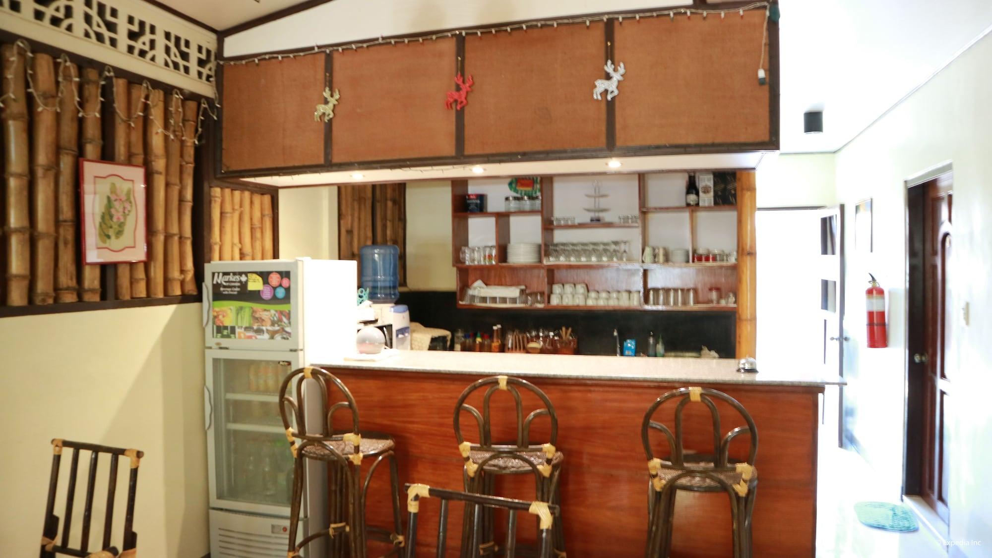 Bar/Salón Mabini Pensione