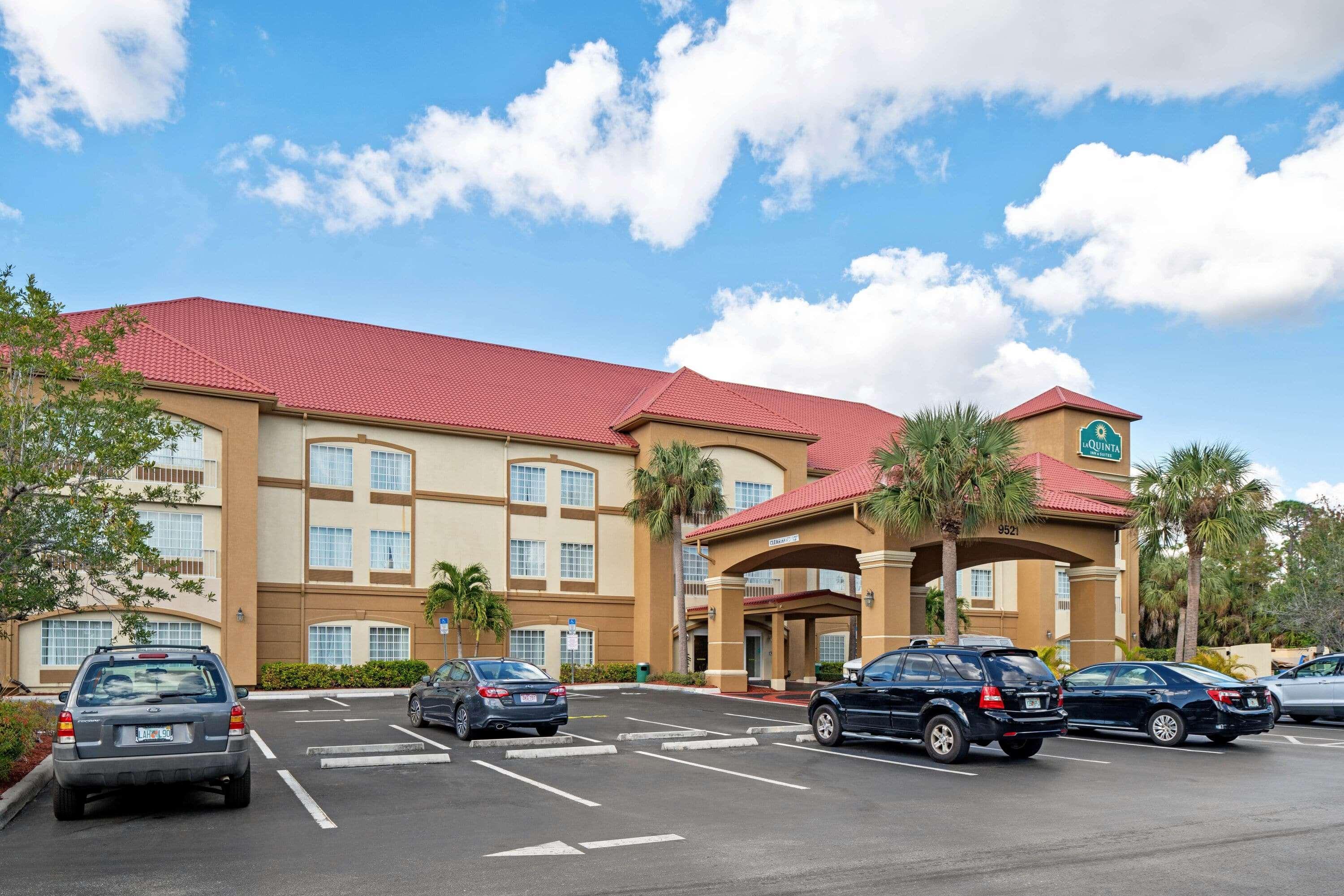 Vista Exterior La Quinta Inn And Suites Fort Myers I-75