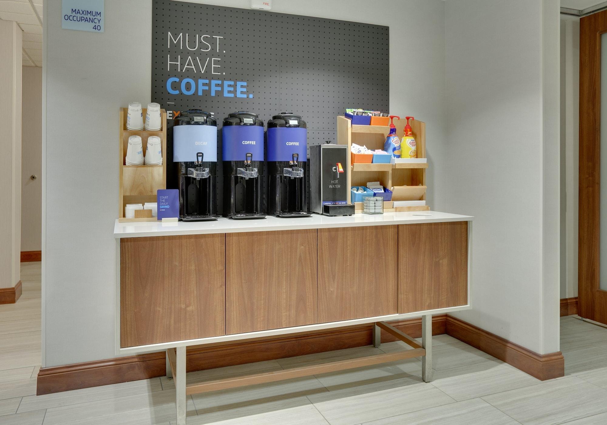 Bar/Salón Holiday Inn Express Mitchell by IHG