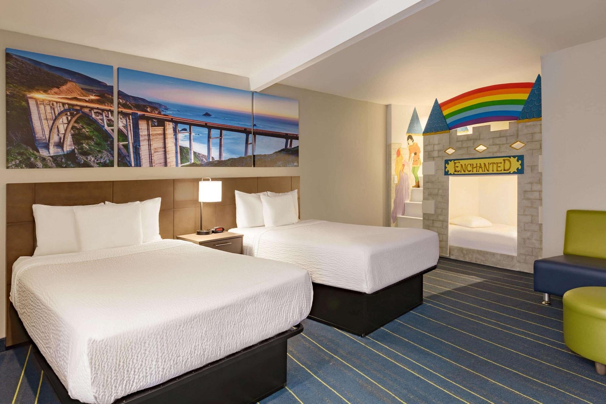 Habitación Days Inn & Suites by Wyndham Anaheim At Disneyland Park