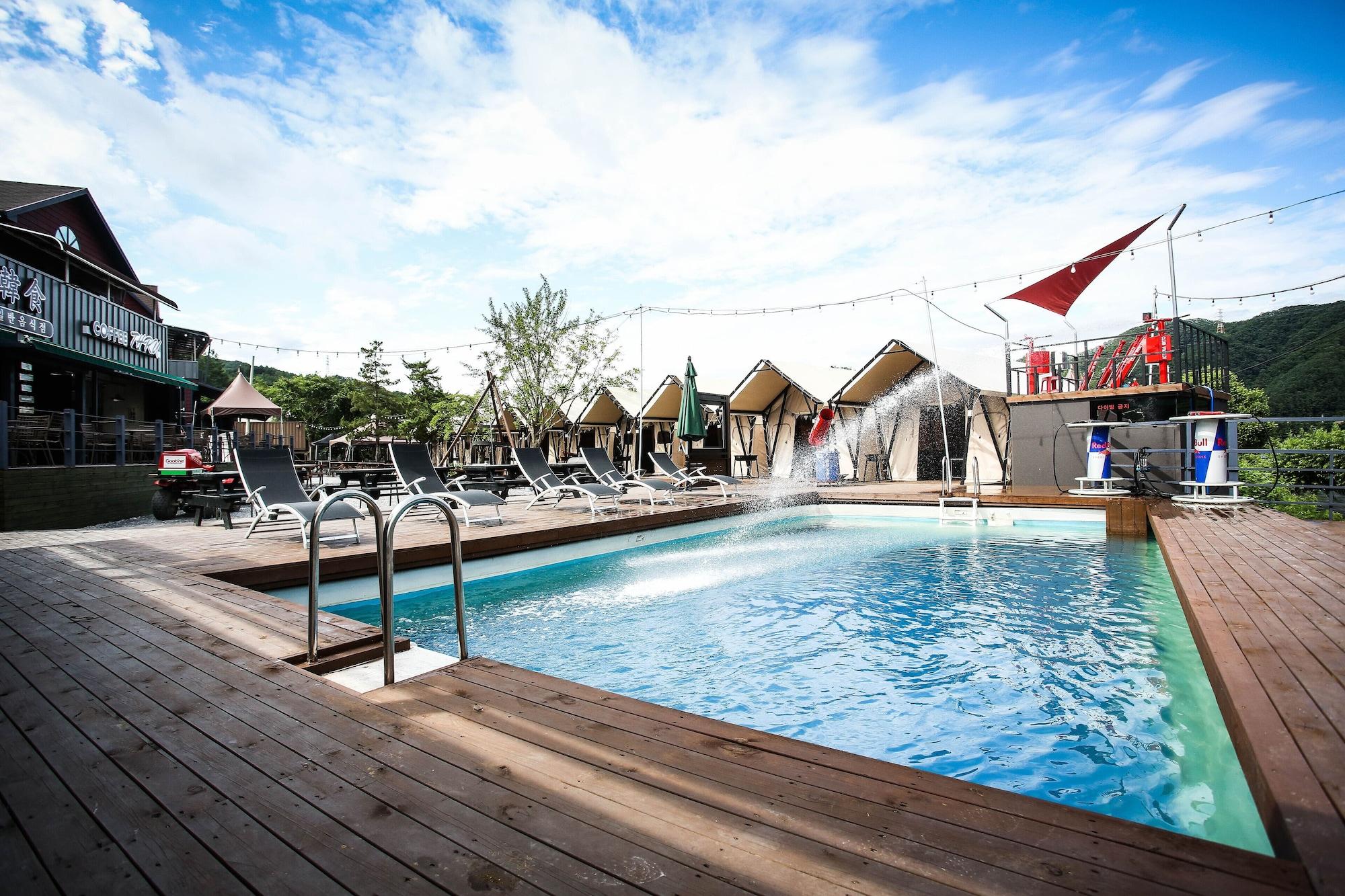 Vista Piscina Gapyeong Workshop Camping CV Resort
