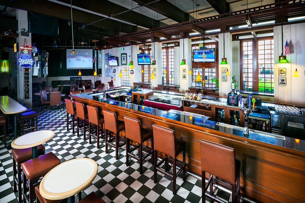 Bar/Salón Hilton Oakland Airport