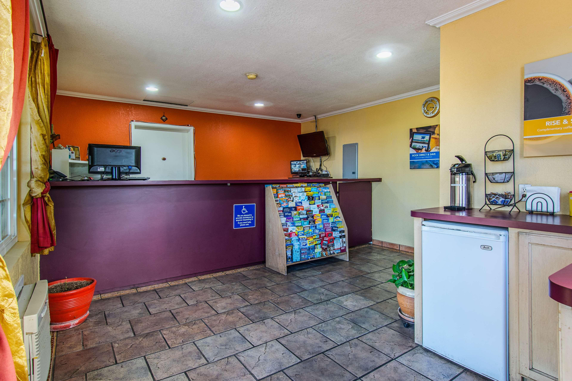 Vista Lobby Motel 6 San Diego, CA - Southbay