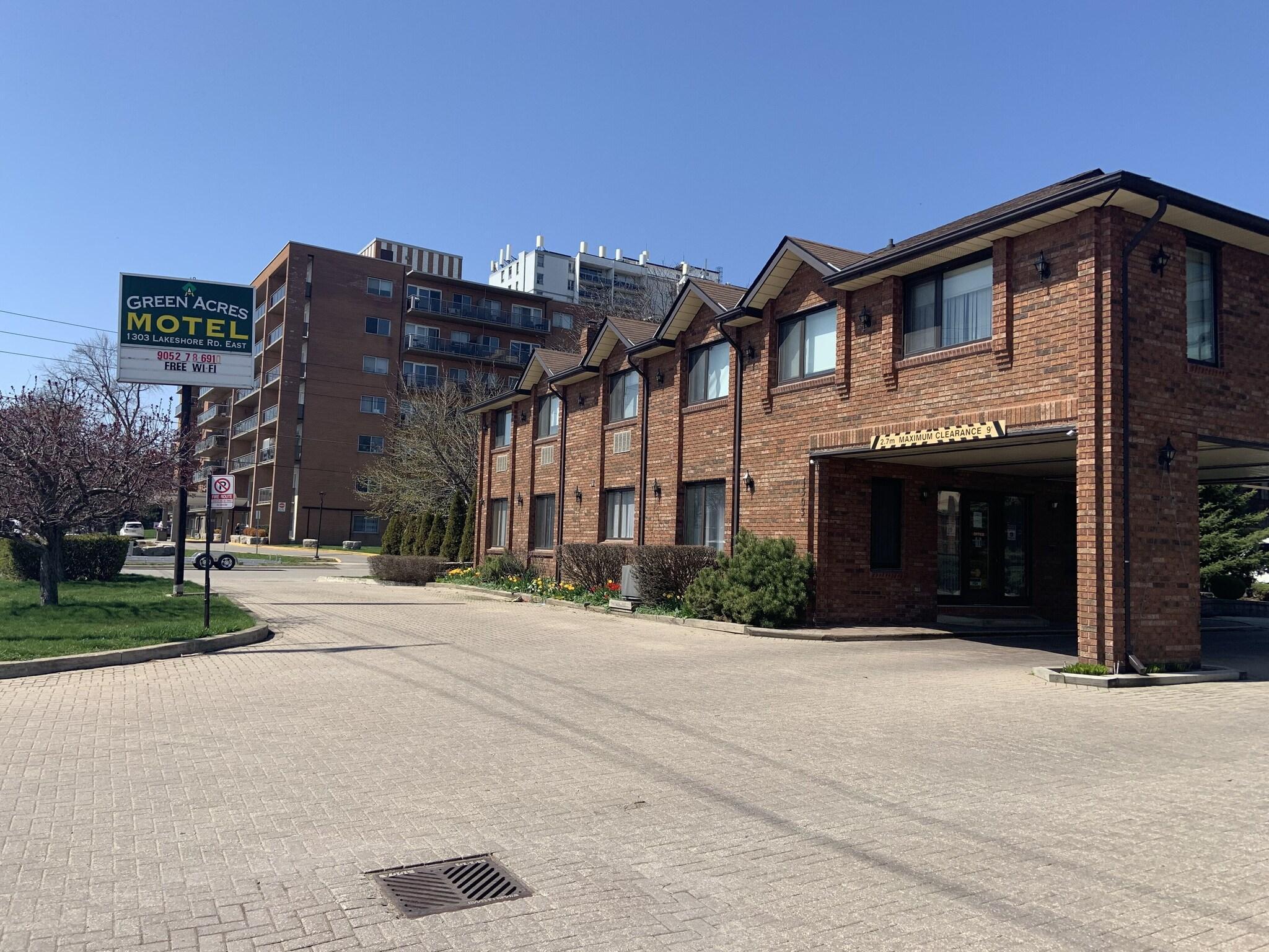 Vista Exterior Toronto Lakeshore Hotel