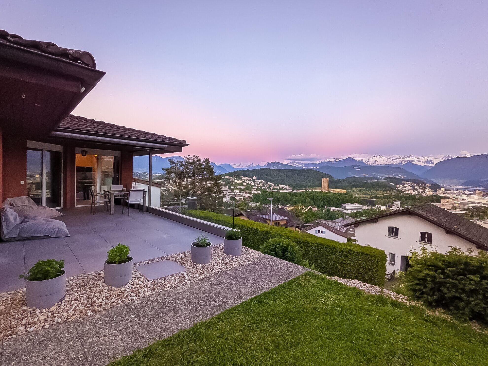 Varios Young Backpackers Homestay