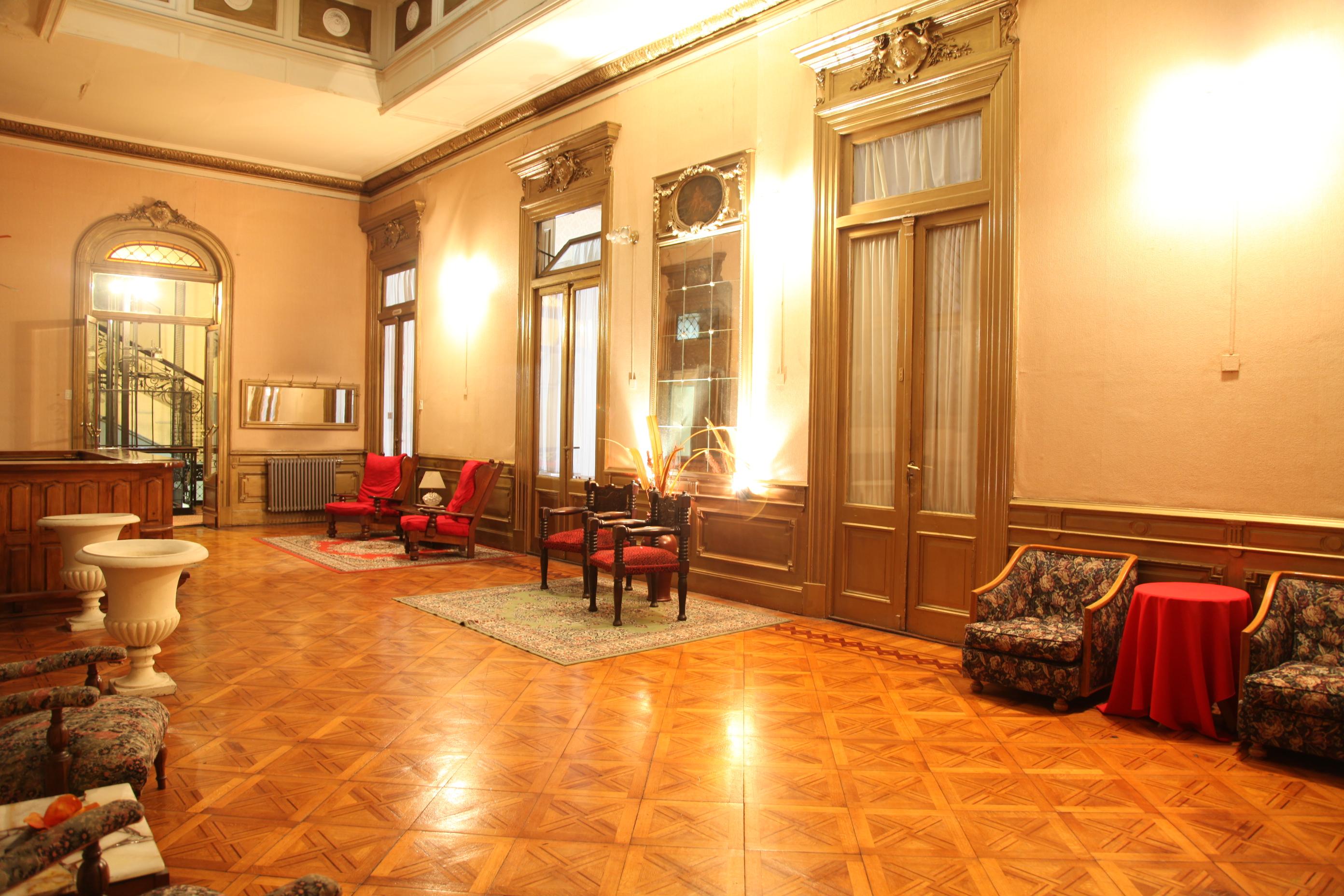 Vista Lobby Hotel Reina
