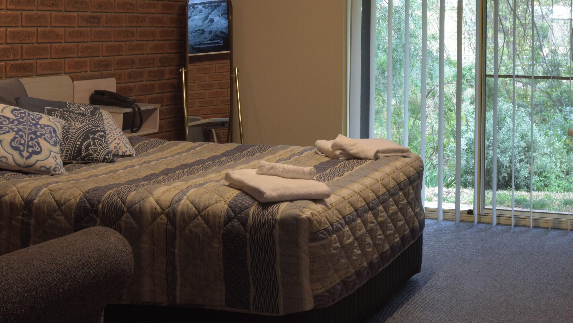 Varios Burra Motor Inn