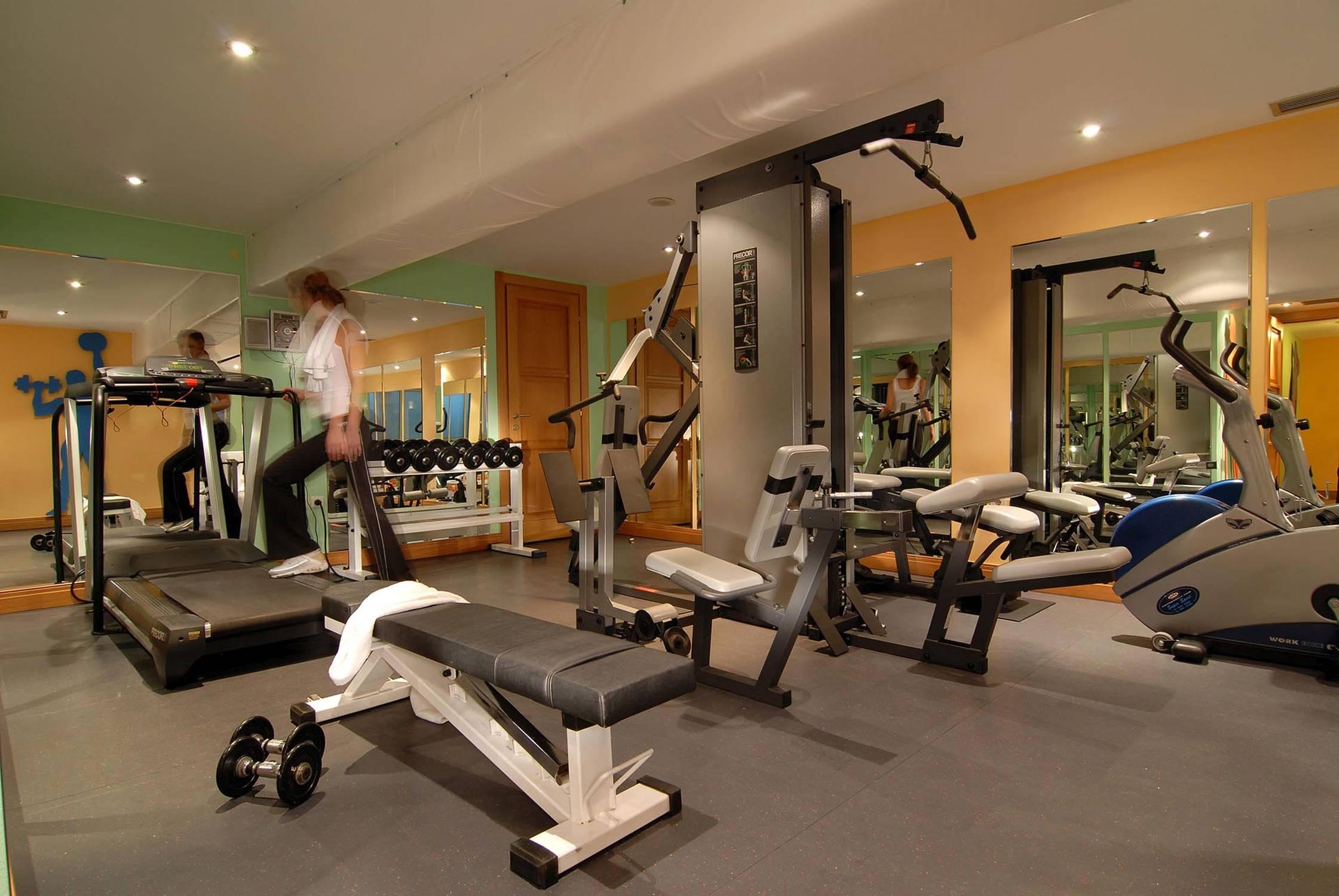 Gimnasio Athenian Callirhoe Hotel