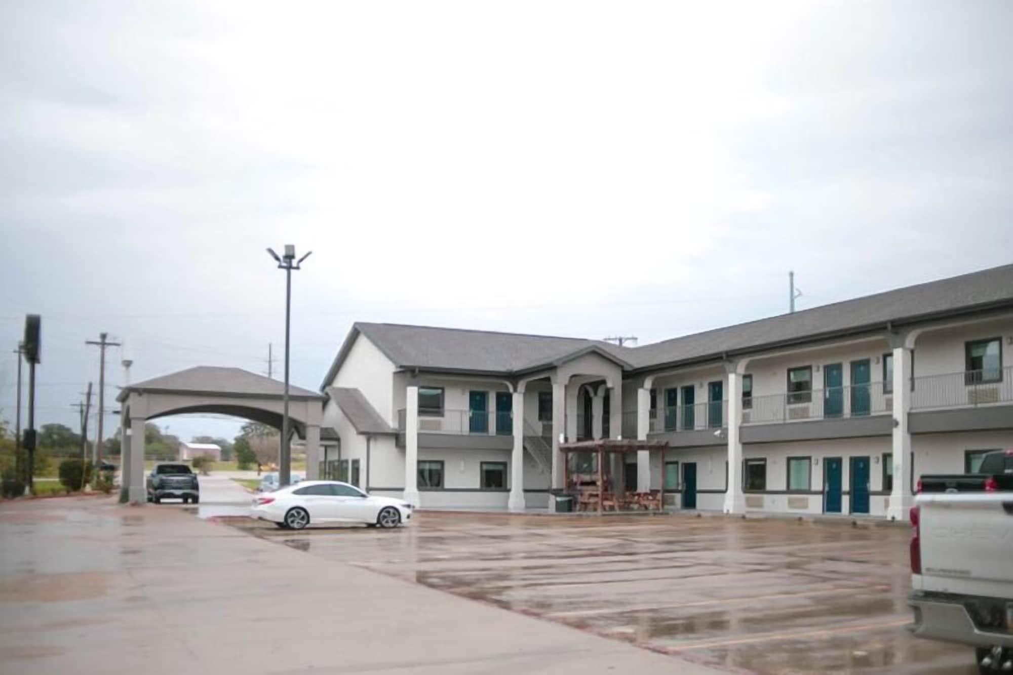 Varios Days Inn & Suites by Wyndham Gonzales TX