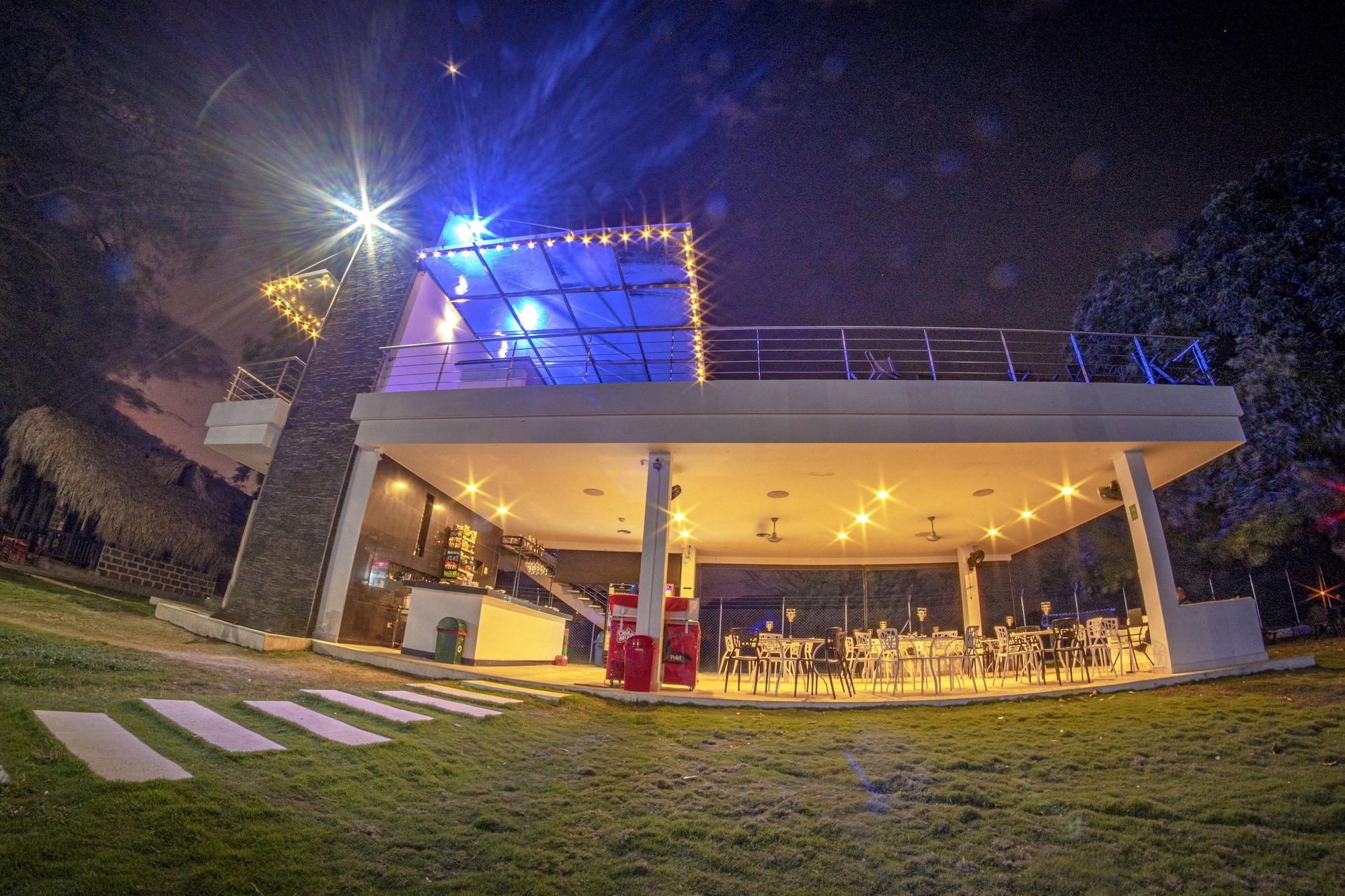 Bar/Salón Arena de Santa Fe by Bernalo Hotels