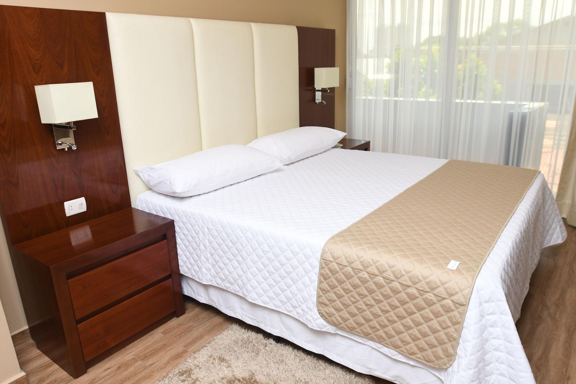 Varios Taos Apart Hotel