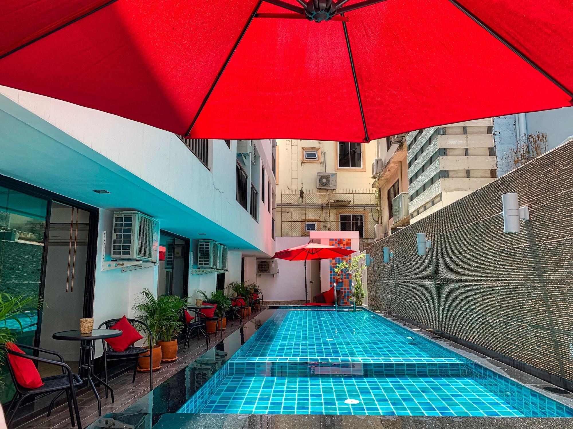 Vista Piscina Jomtien Beach Hostel