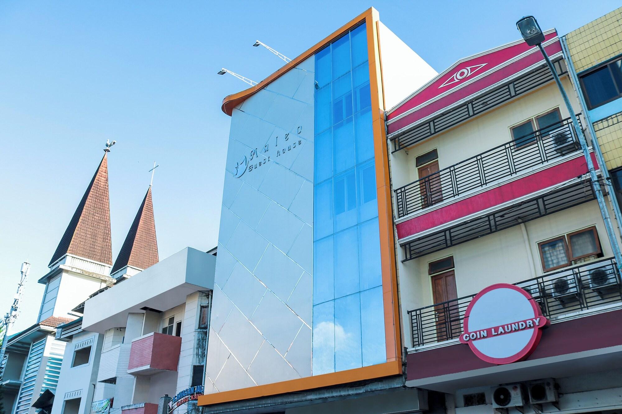 Vista Exterior OYO 984 Maleo Guest House