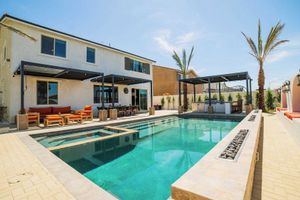 Renta temporal - Stylish Home w/ Pool, Firepit & Scenic Outdoor Living Casa Mirage by Avantstay