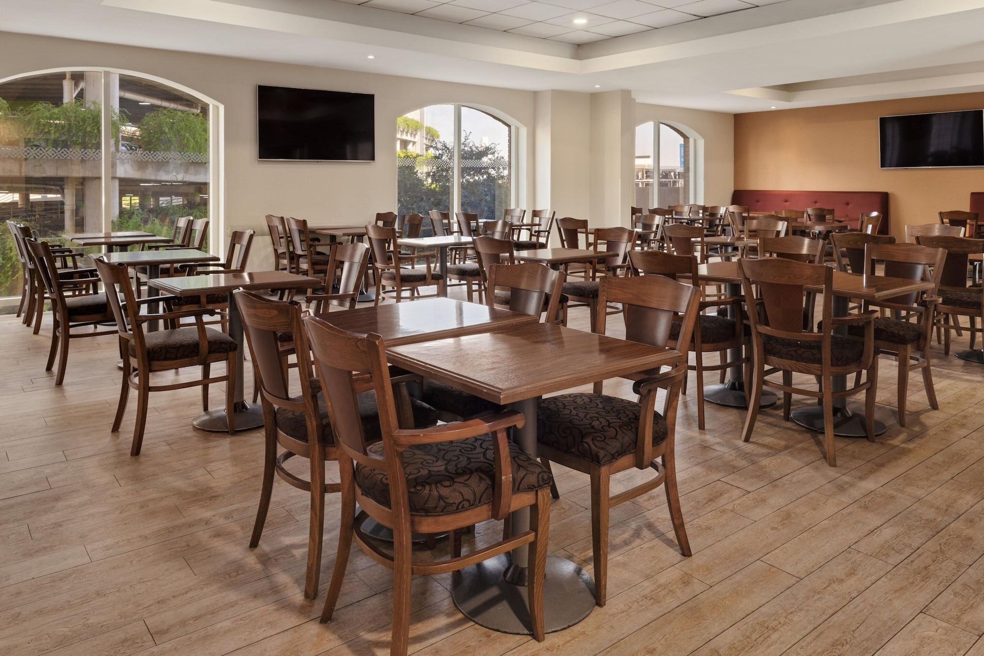 Restaurant Four Points by Sheraton Galerias Monterrey