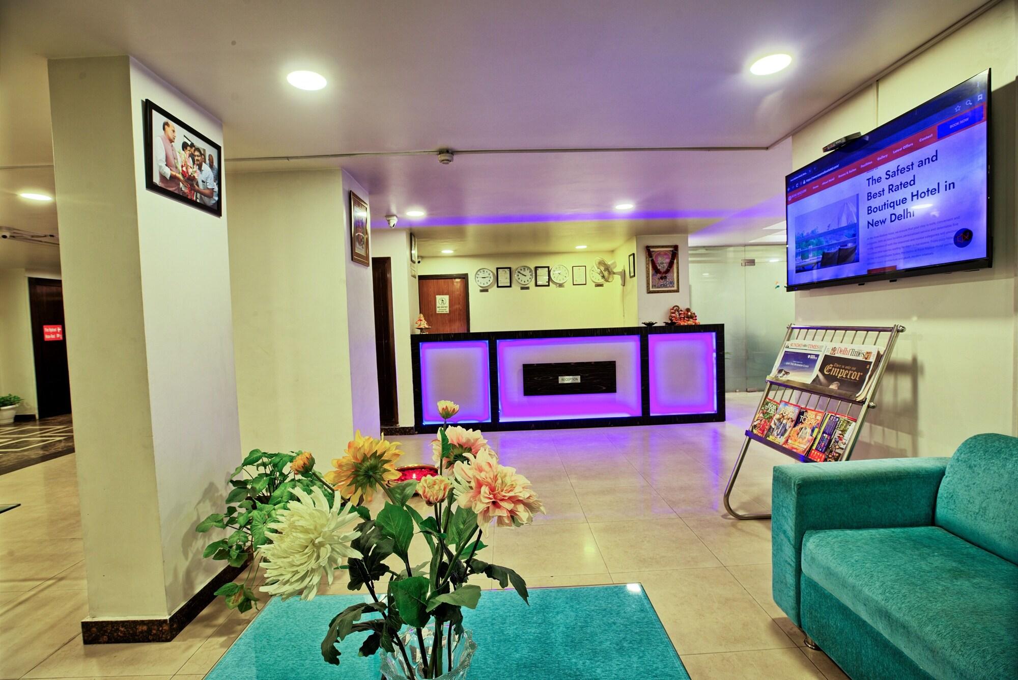 Vista Lobby RoseMallow Hotel New Delhi
