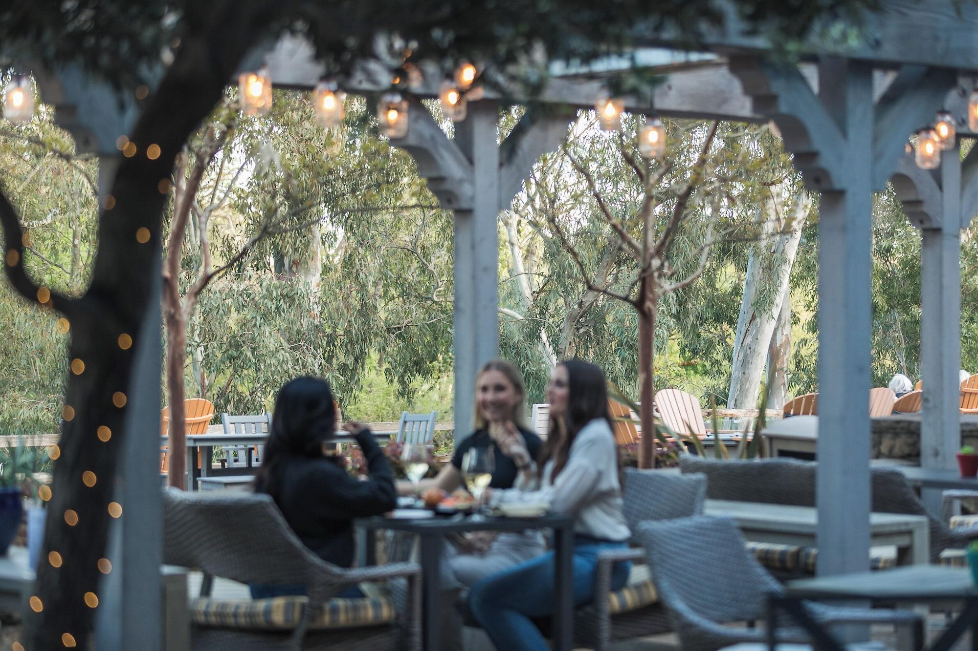 Restaurant River Terrace Inn - A Noble House Hotel