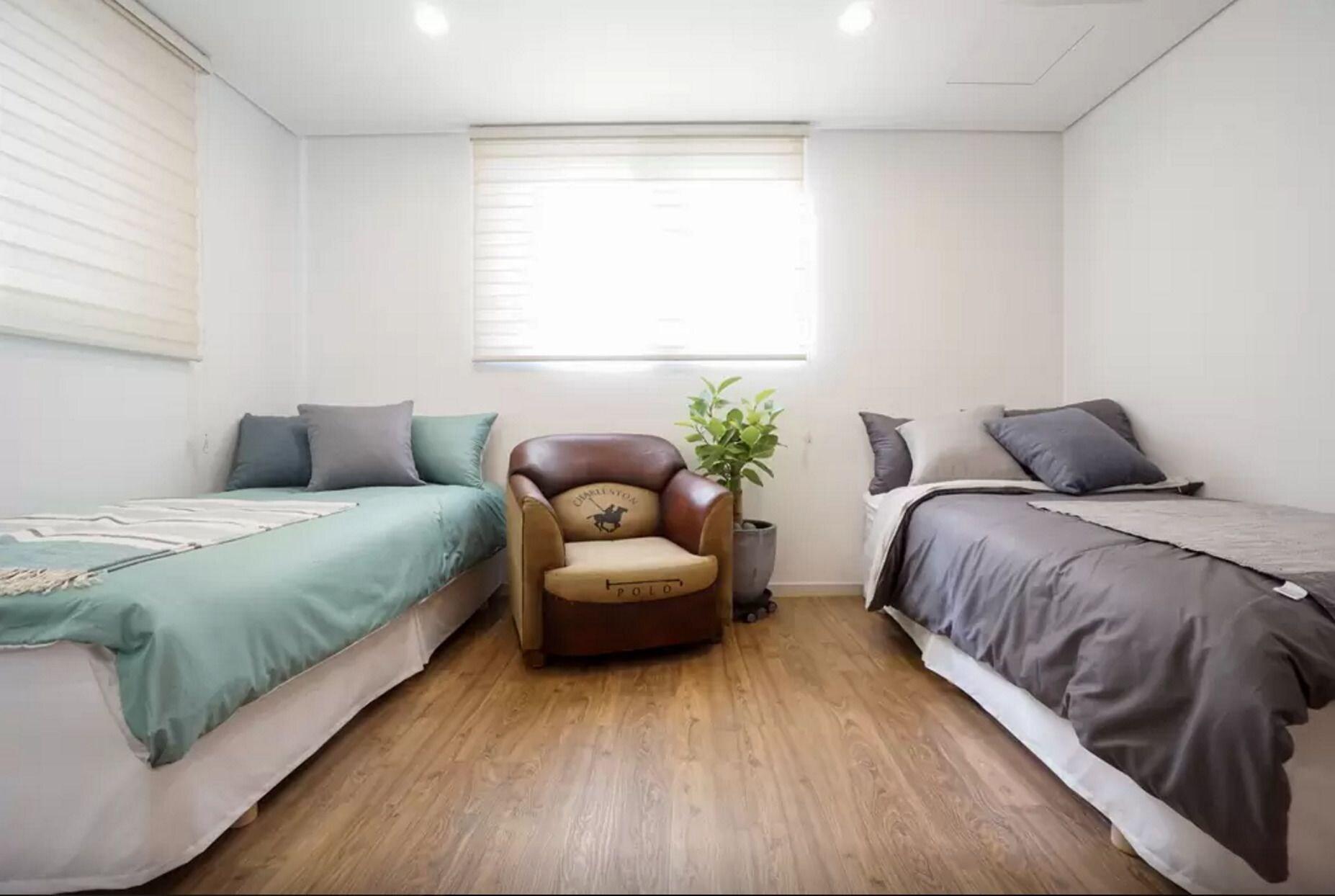 Varios Welcome House