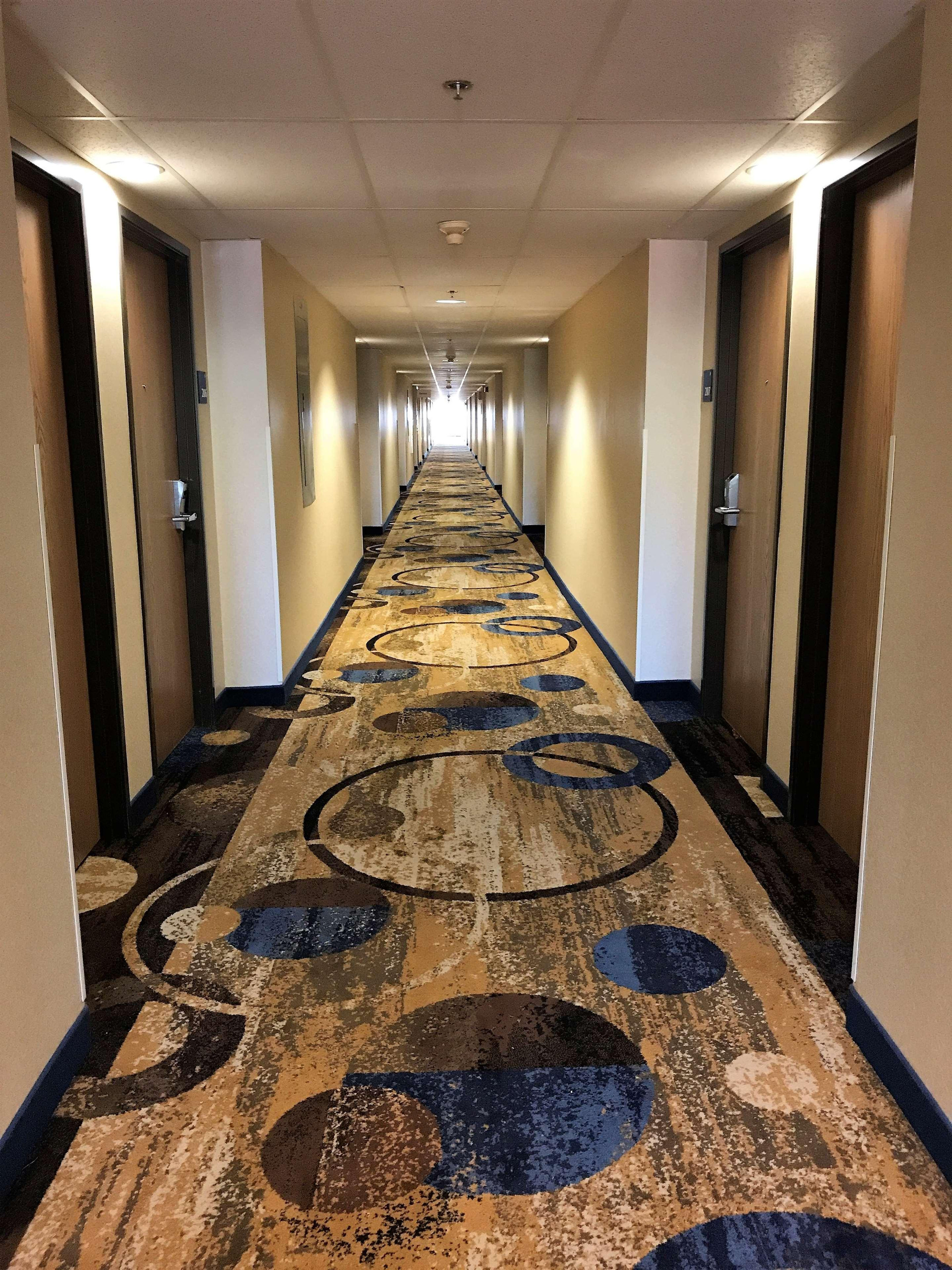 Vista Lobby Country Inn & Suites by Radisson, Mt. Pleasant-Racine West, WI