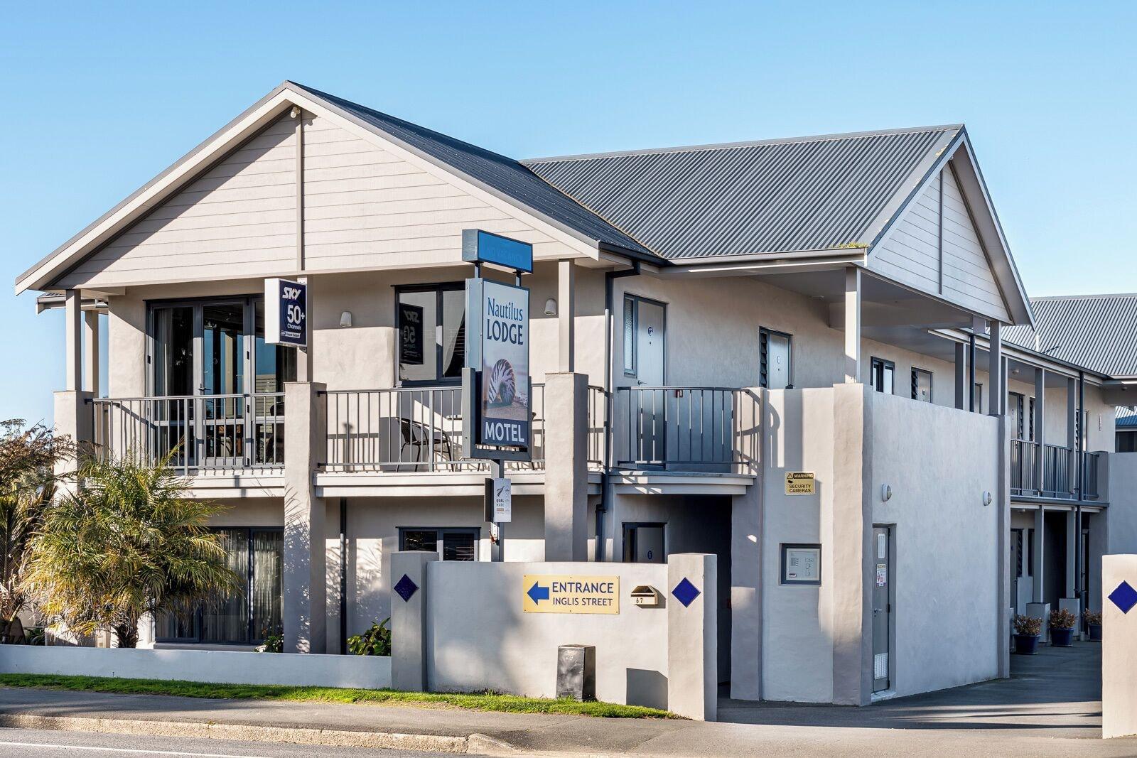 Varios ASURE Nautilus Lodge Motel