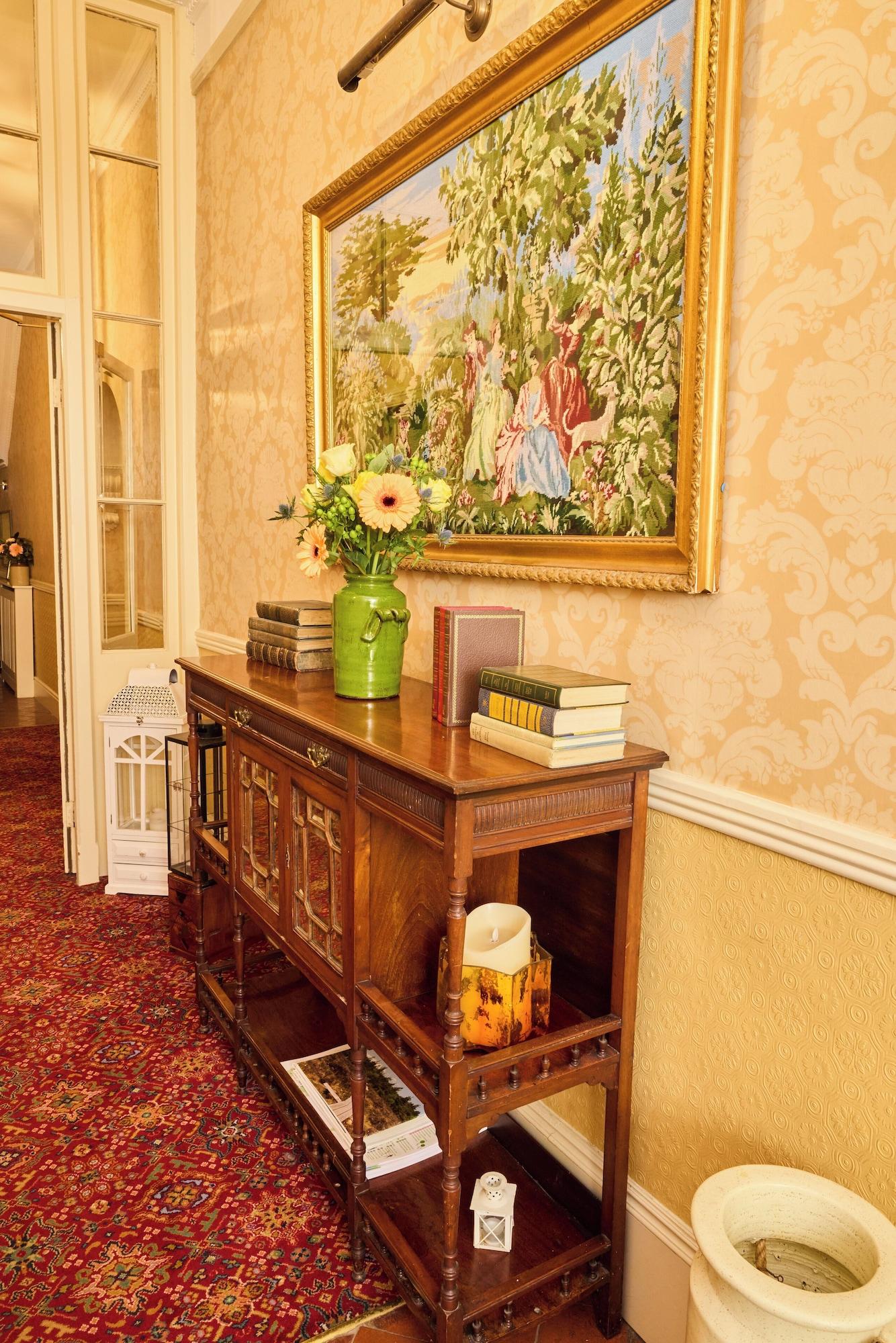 Varios Preston House