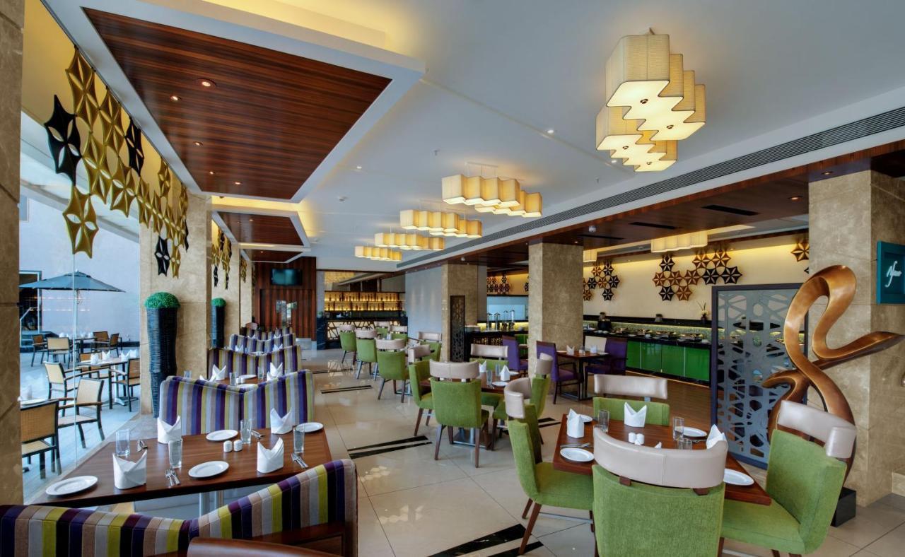 Restaurant The Fern Kadamba Hotel And Spa