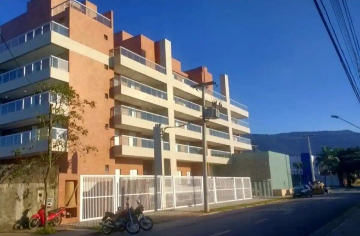 Vista Exterior Apto novo e arejado com uma ampla sacada