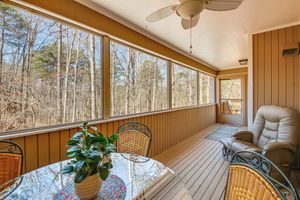 Alquiler Vacacional - < 1 Mi to Lake: Hot Springs Village Escape w/ Deck