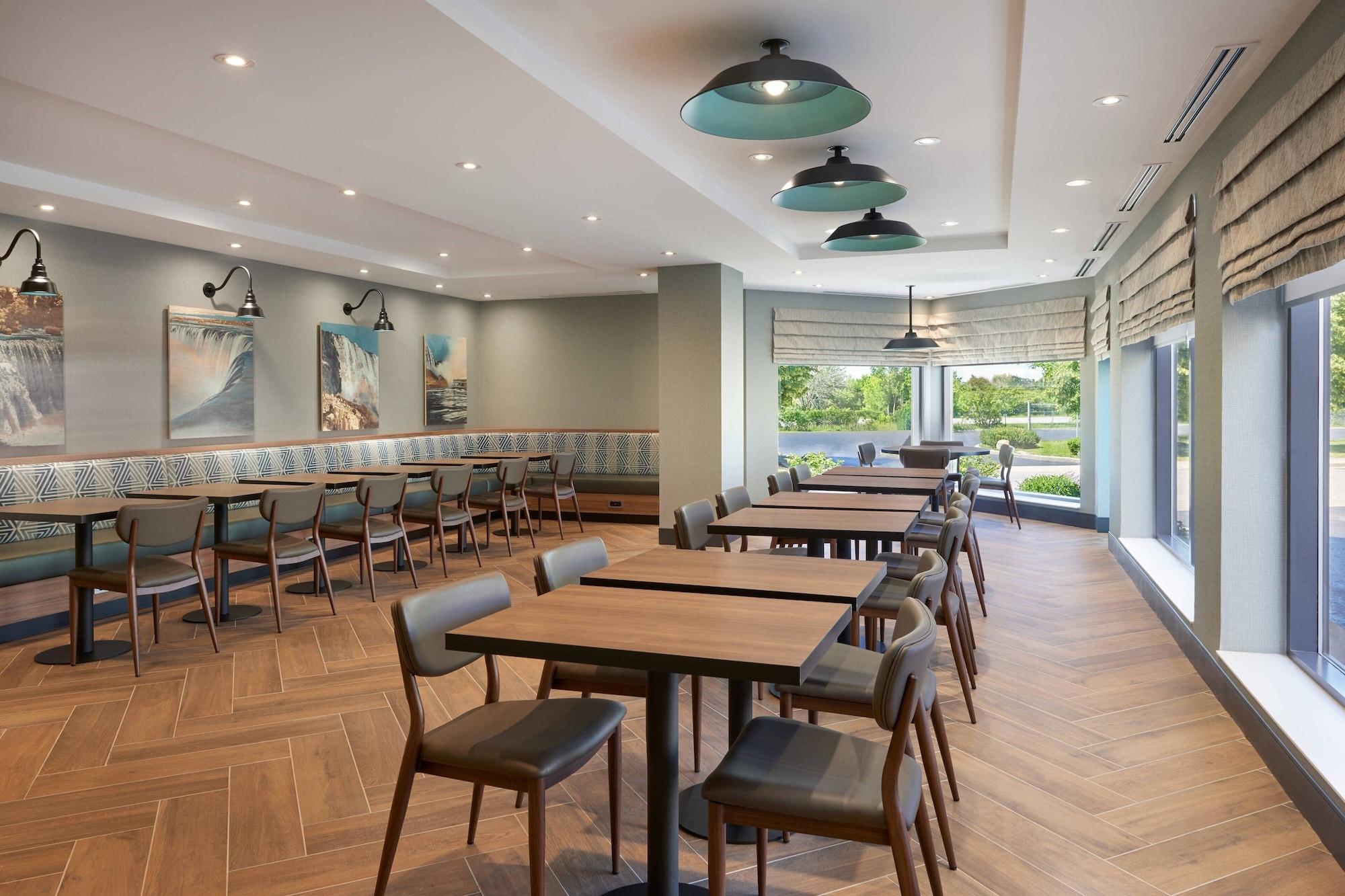 Restaurant Fairfield by Marriott Niagara Falls, Canada