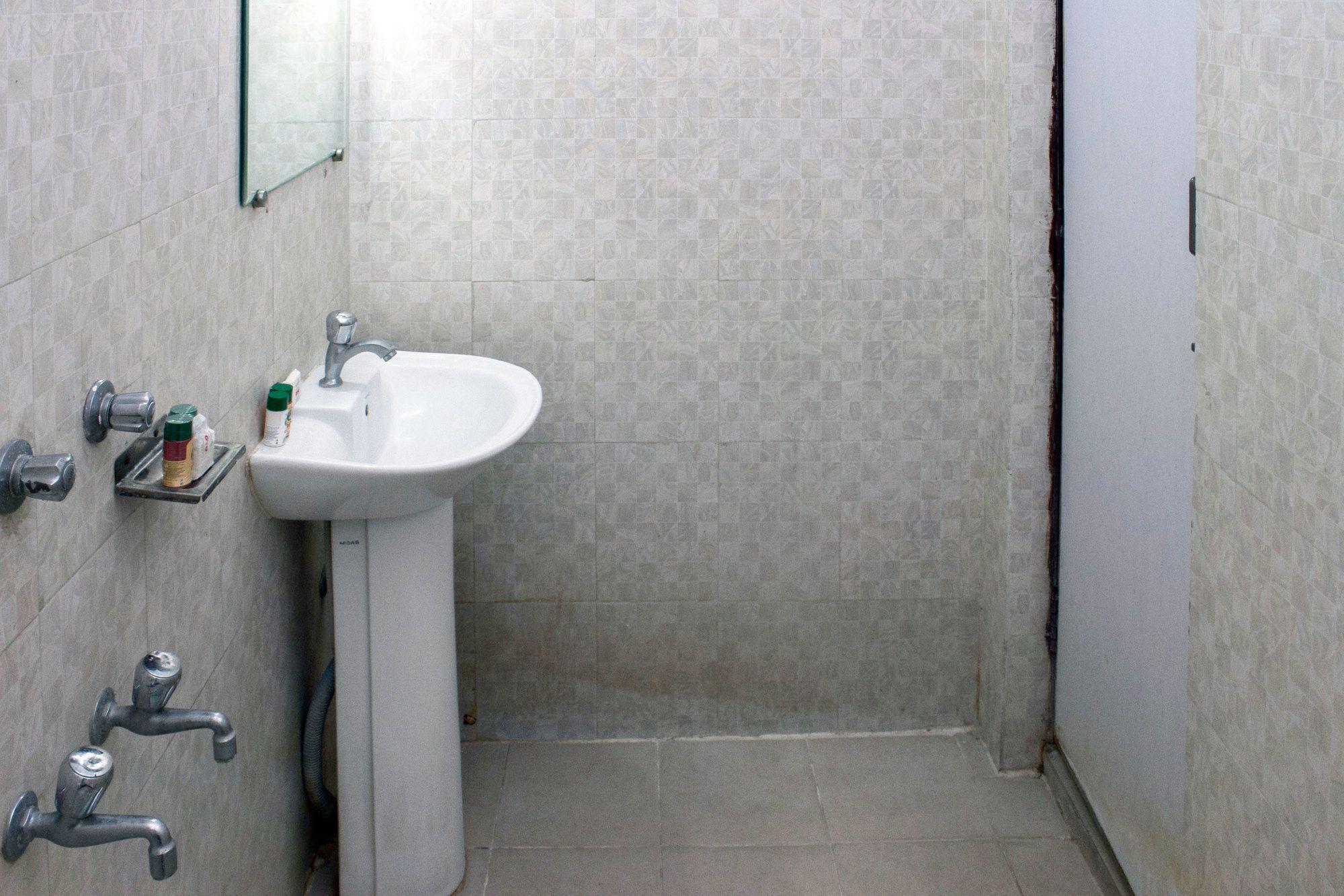 Set de Habitación OYO 5083 near Railway Station