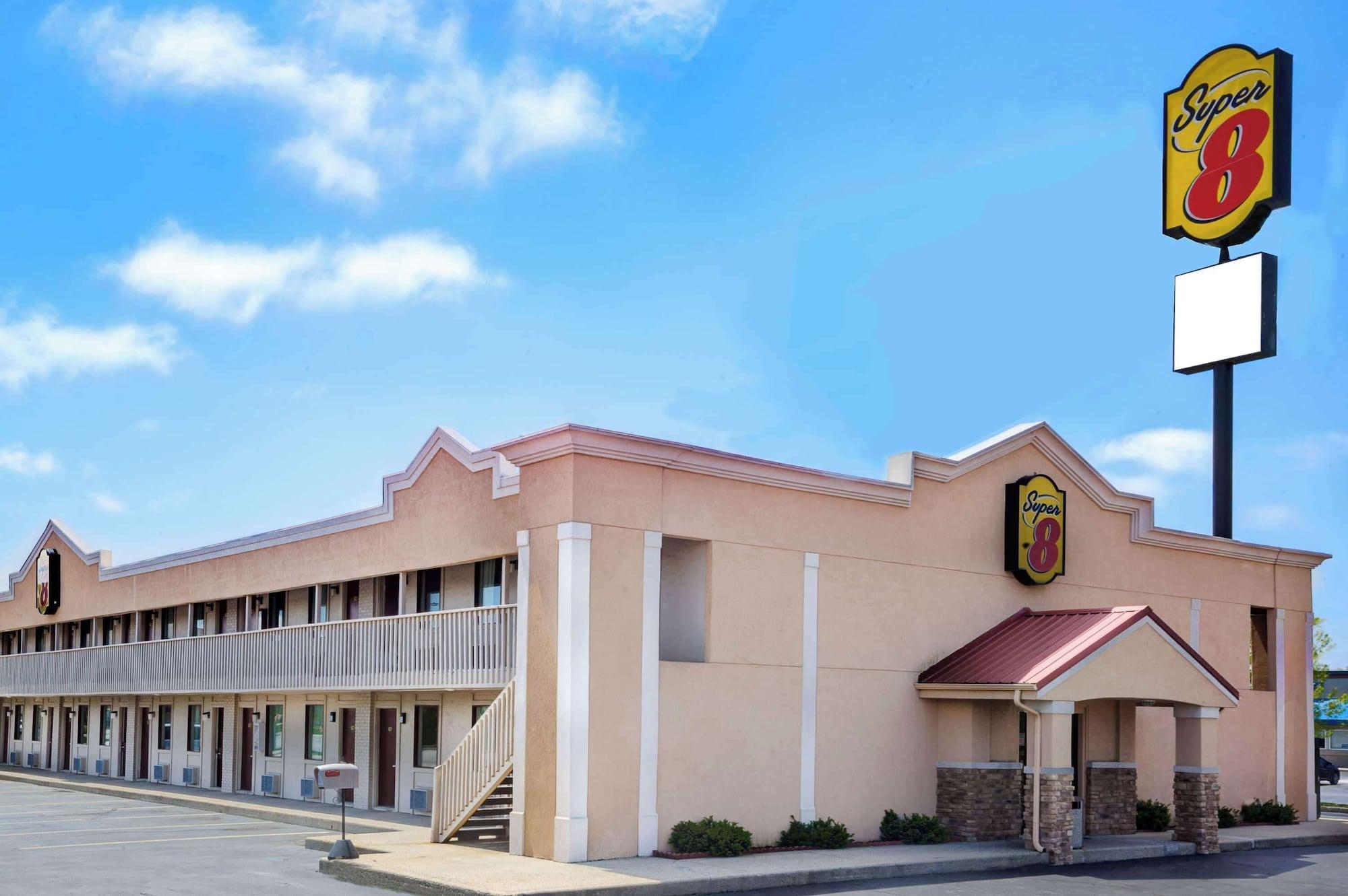 Vista Exterior Super 8 by Wyndham Lafayette / Purdue Area
