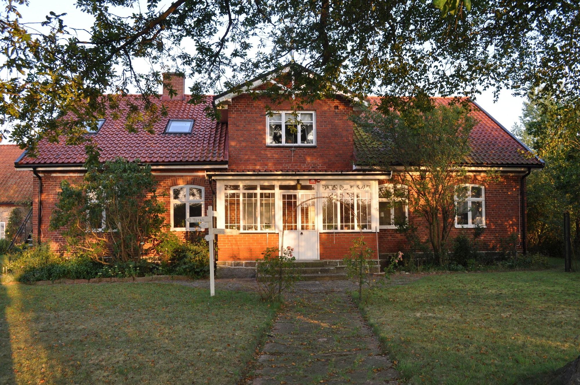 Varios Villa Sandby Bed and Breakfast