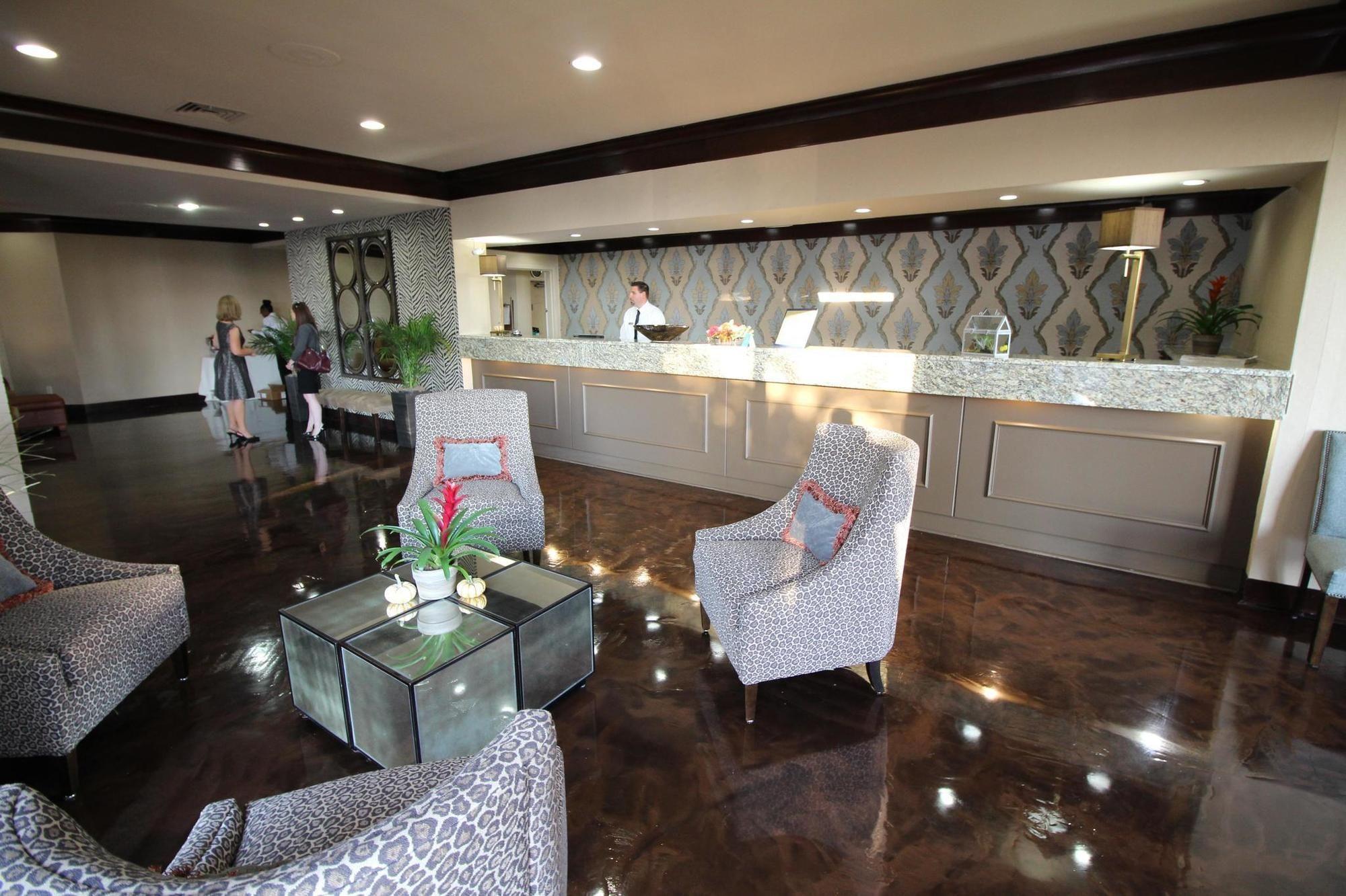 Vista Lobby Magnuson Grand Hotel & Conference Center Tyler