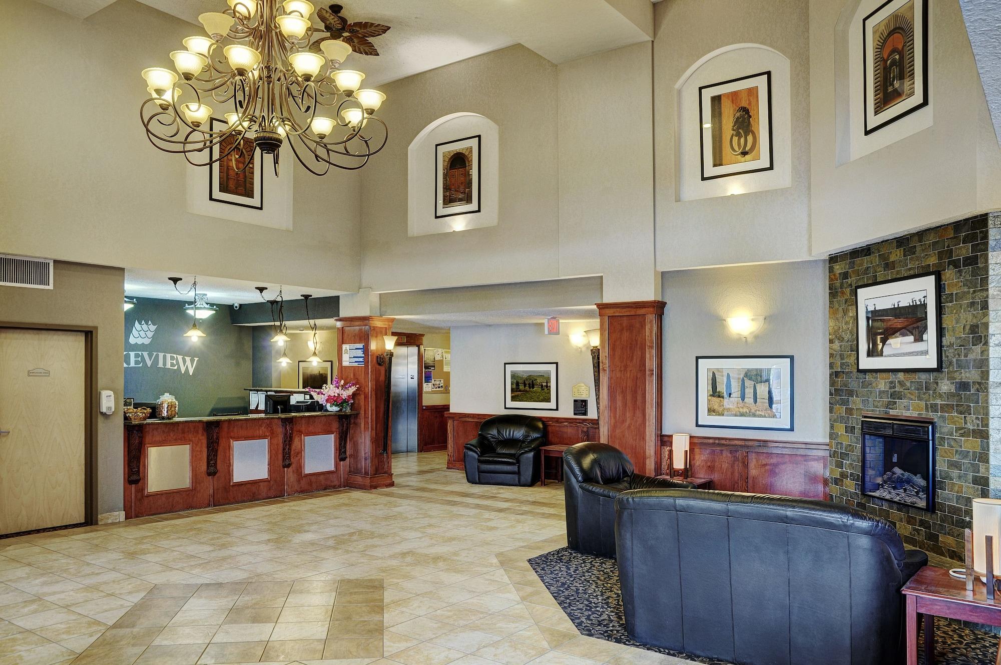 Vista Lobby Lakeview Inns & Suites - Fort Nelson