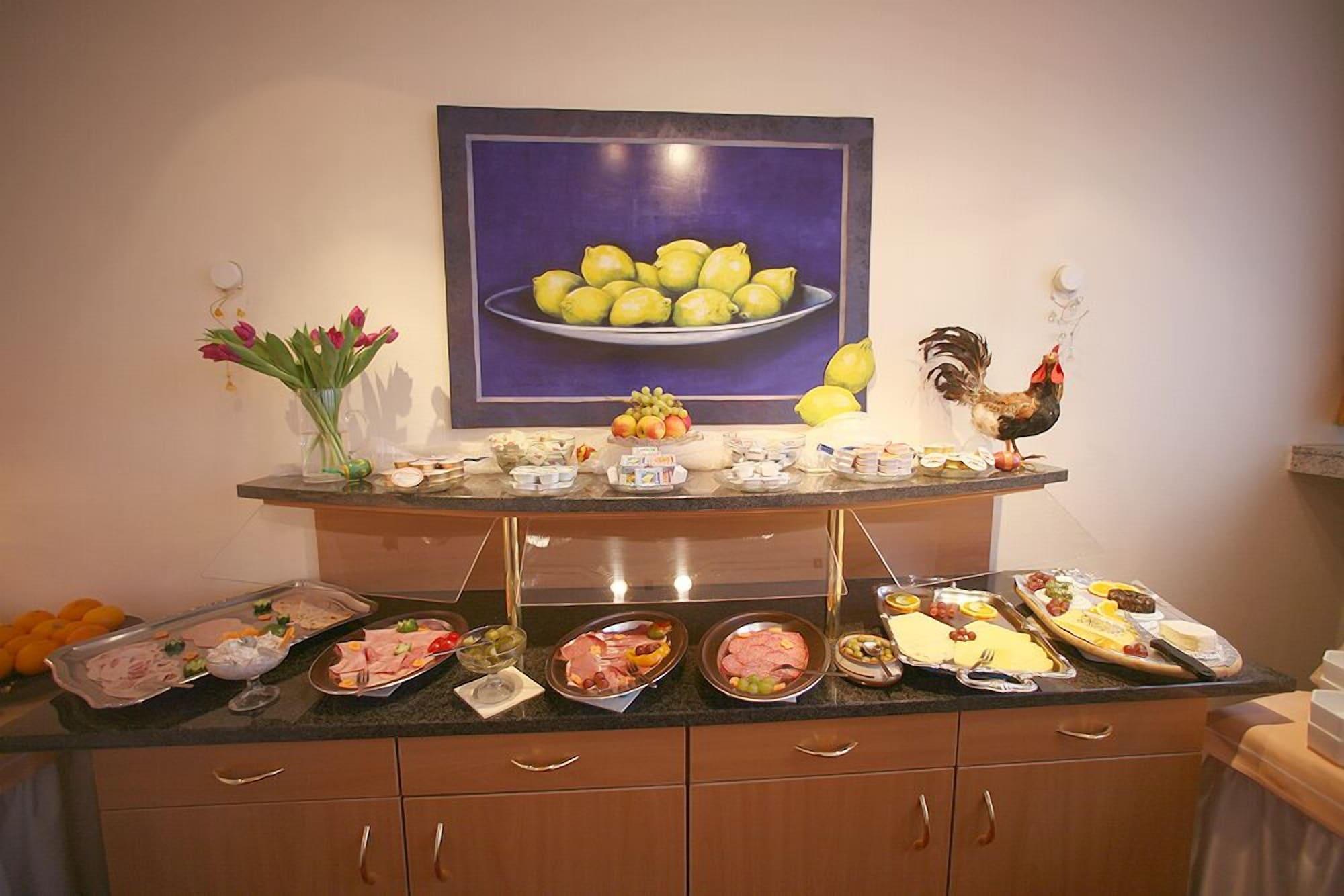 Restaurant City Hotel by Celina