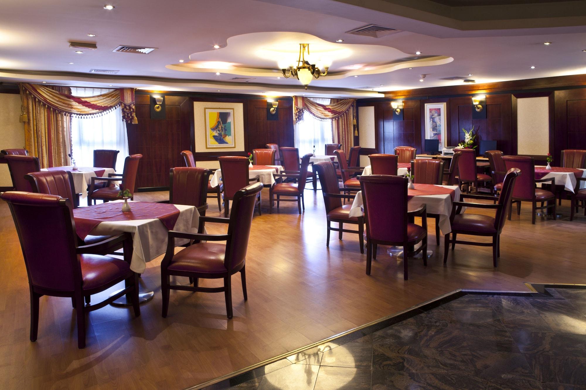 Restaurant Landmark Plaza Hotel