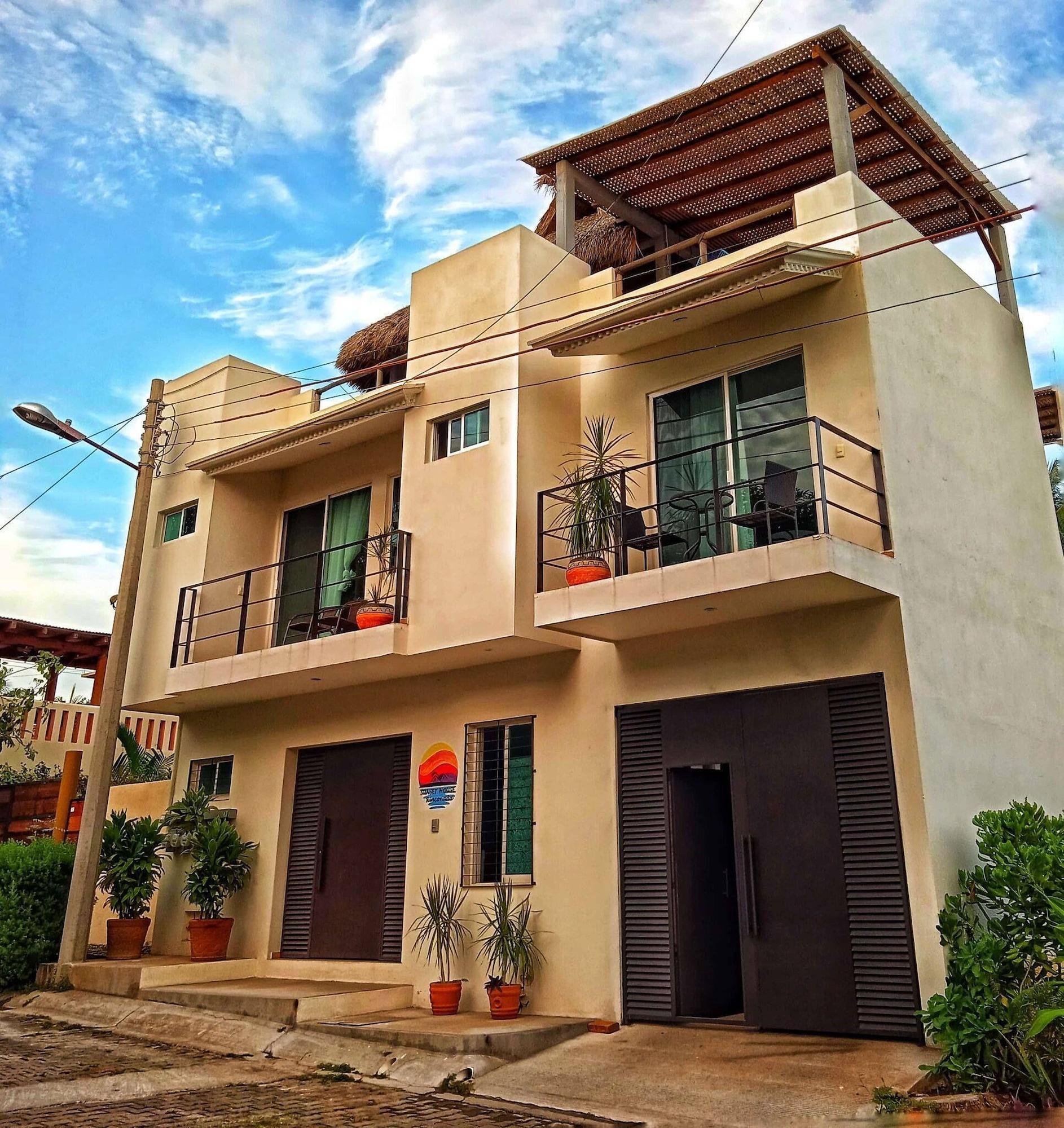 Varios Carri Surf Studio