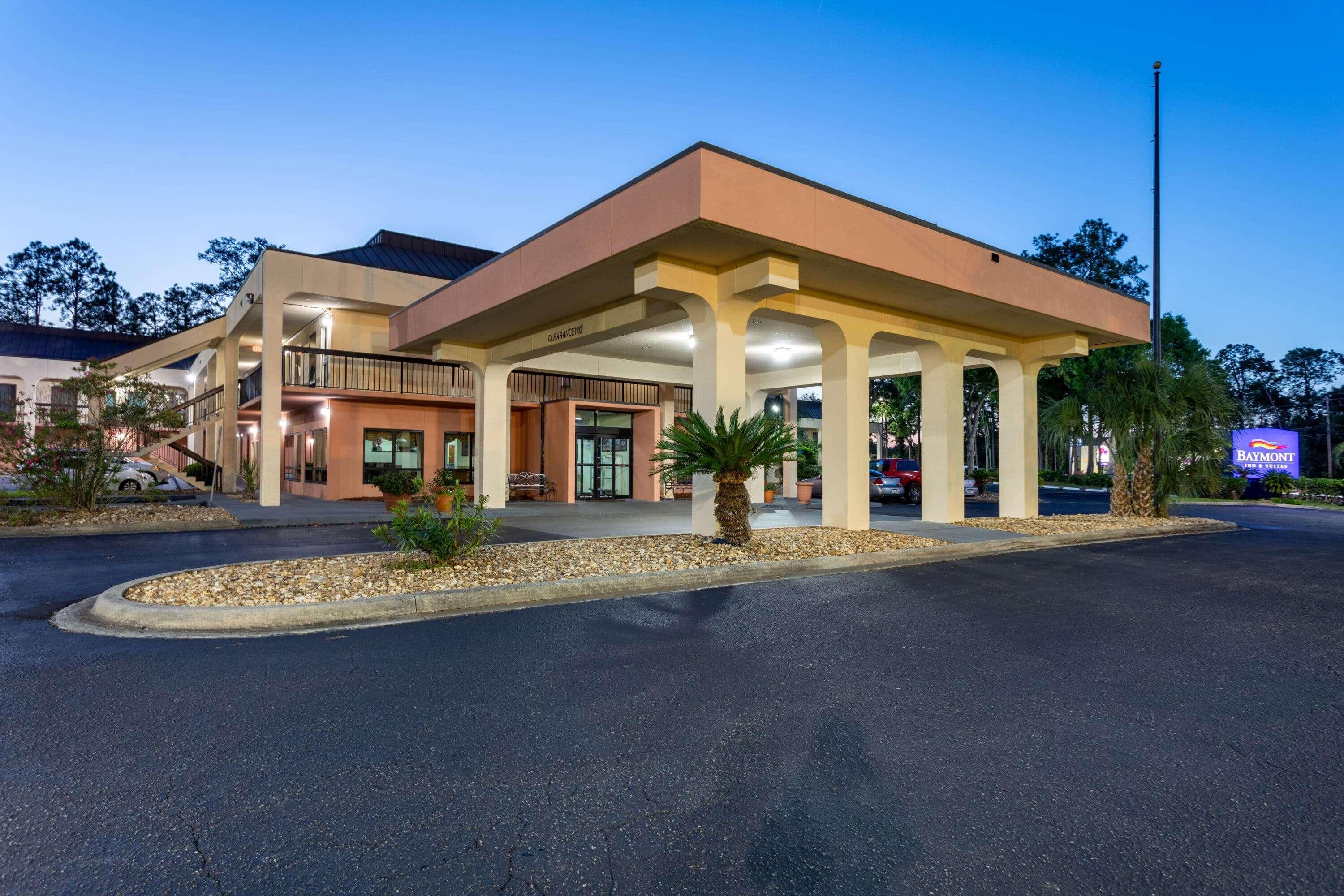 Vista Exterior Baymont by Wyndham Tallahassee