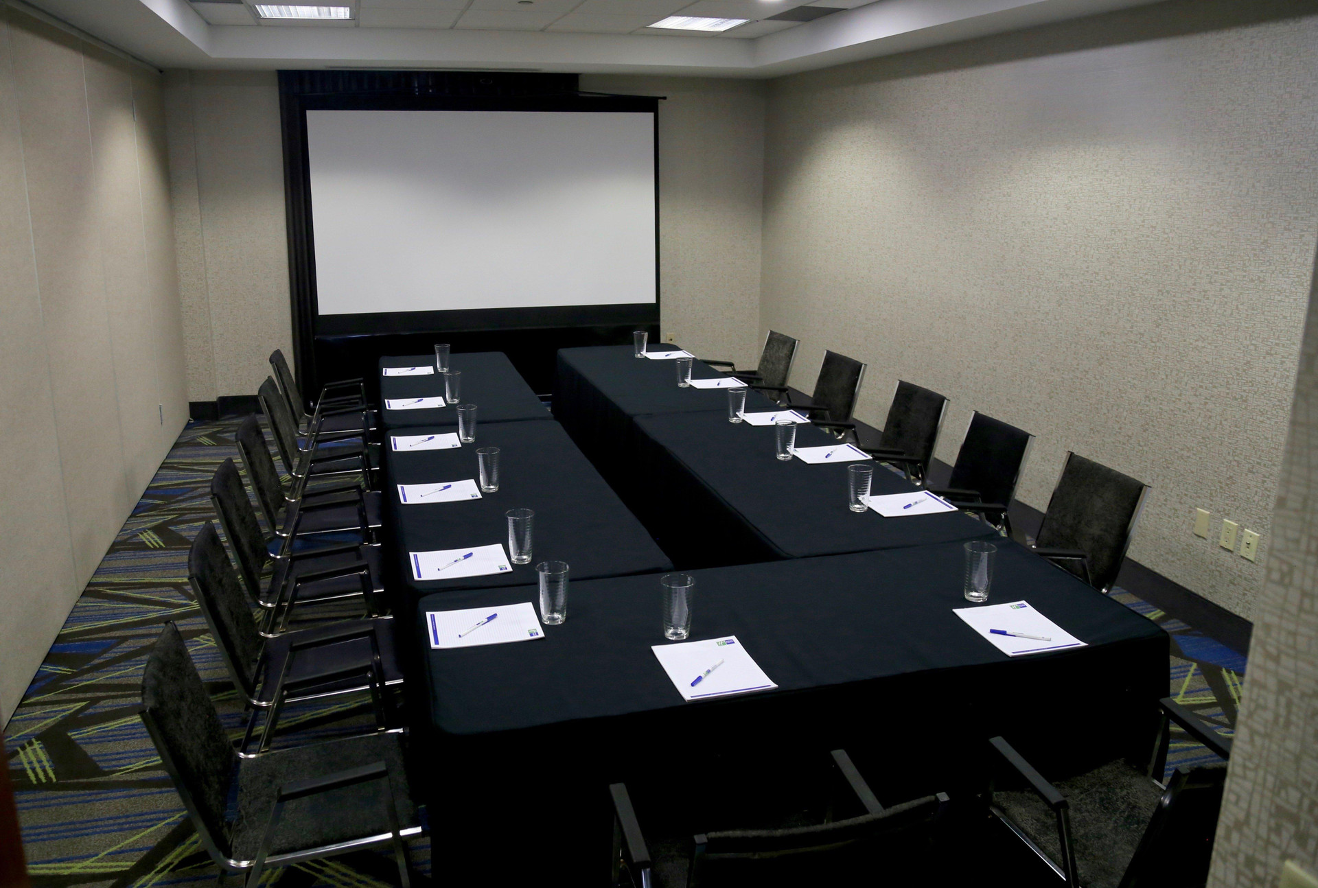 Centro de Negocios Holiday Inn Express & Suites Brampton by IHG